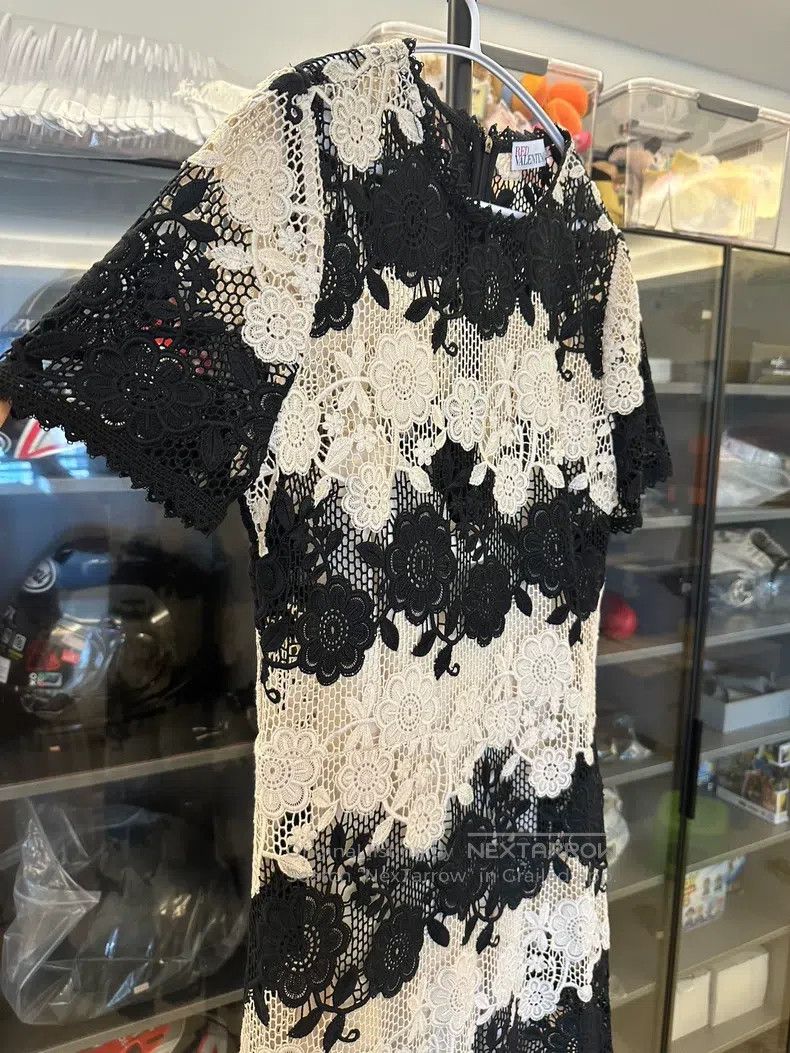 Valentino Valentino Cut-out round neck long and short sleeve dress Size M / US 6-8 / IT 42-44 - 5 Thumbnail