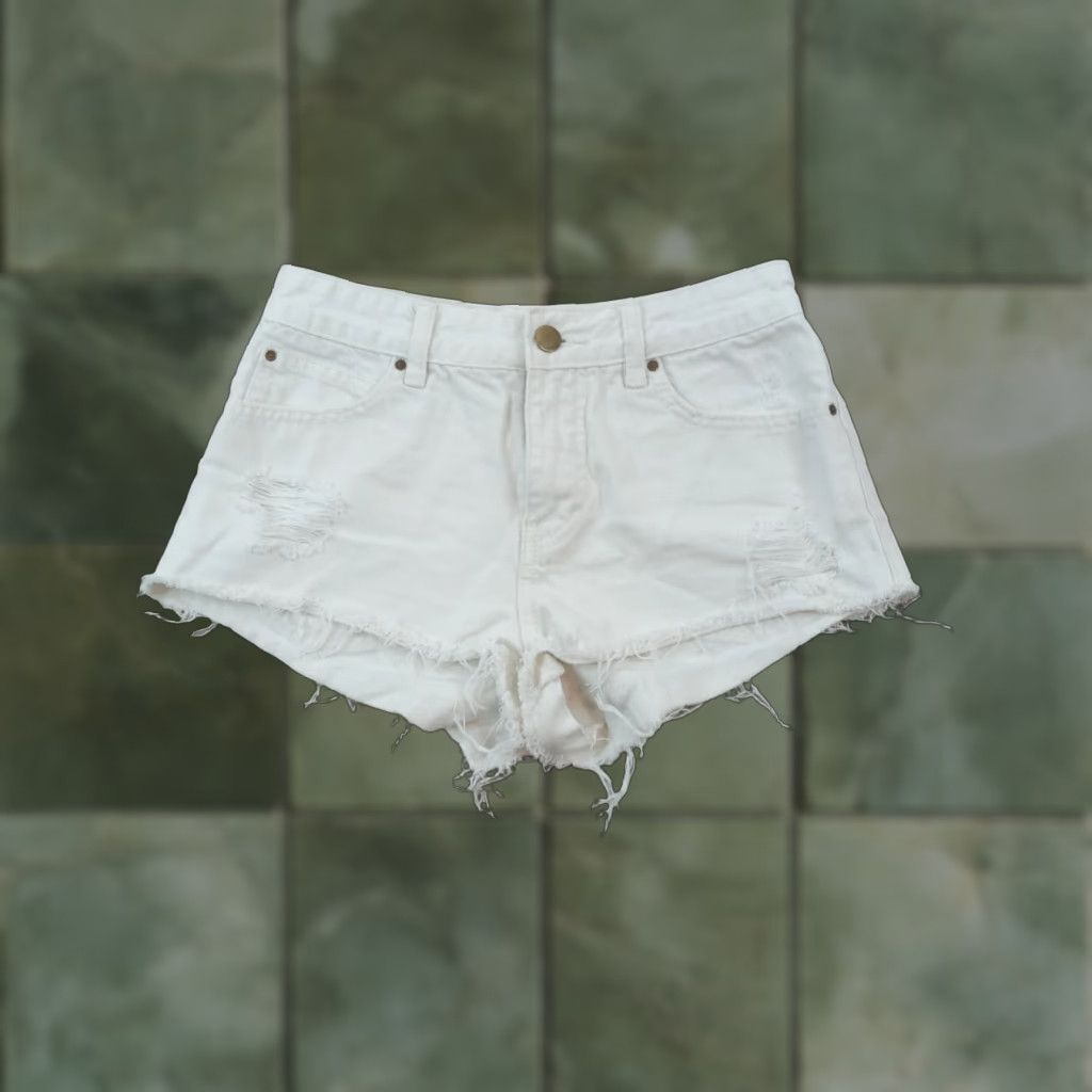 Billabong Billabong Women's White Denim Cut-Off Shorts Size 25 Low Rise Casual Cotton Frayed Size 42" / US 20 - 1 Thumbnail