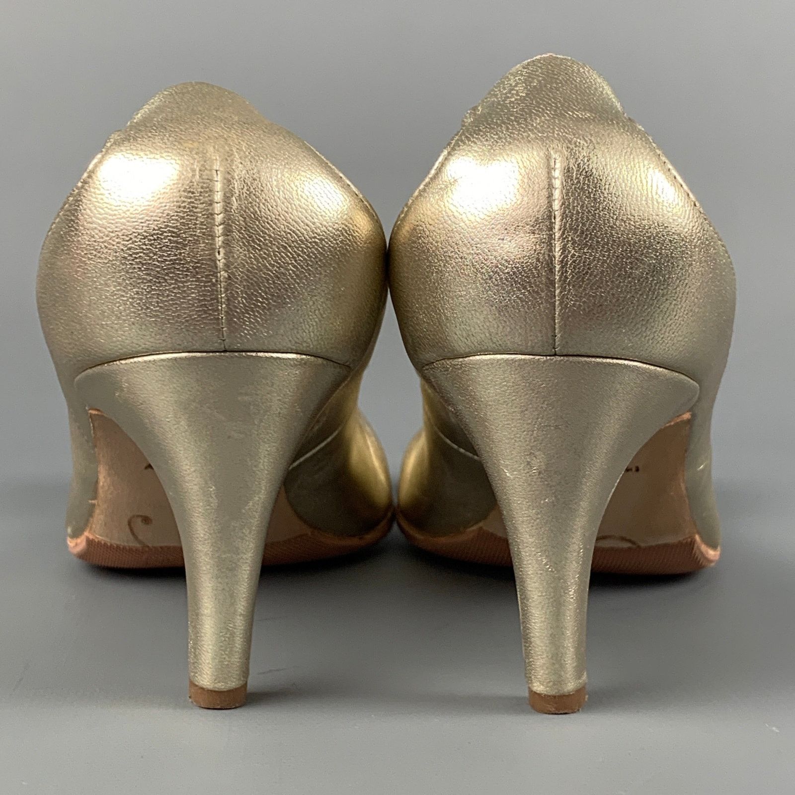 Roger Vivier ROGER VIVIER Size 6 Gold Leather Pumps Size US 6 / IT 36 - 5 Thumbnail