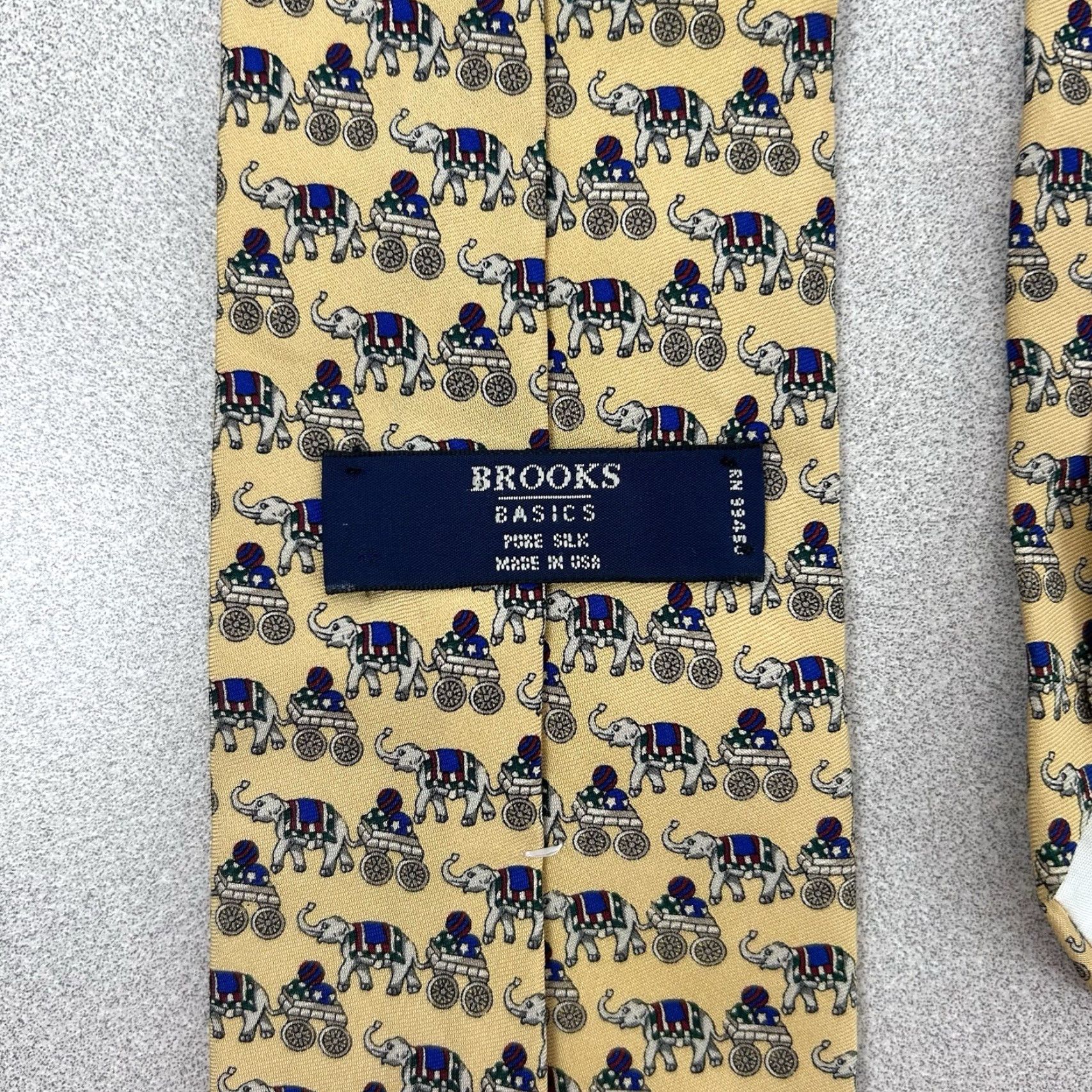 Vintage VINTAGE Brooks Basics Elephant Yellow Silk 59” Neck Tie Men Silk Yellow 59” Neck Tie Animal Elephant Made In USA Mens Size ONE SIZE - 4 Thumbnail