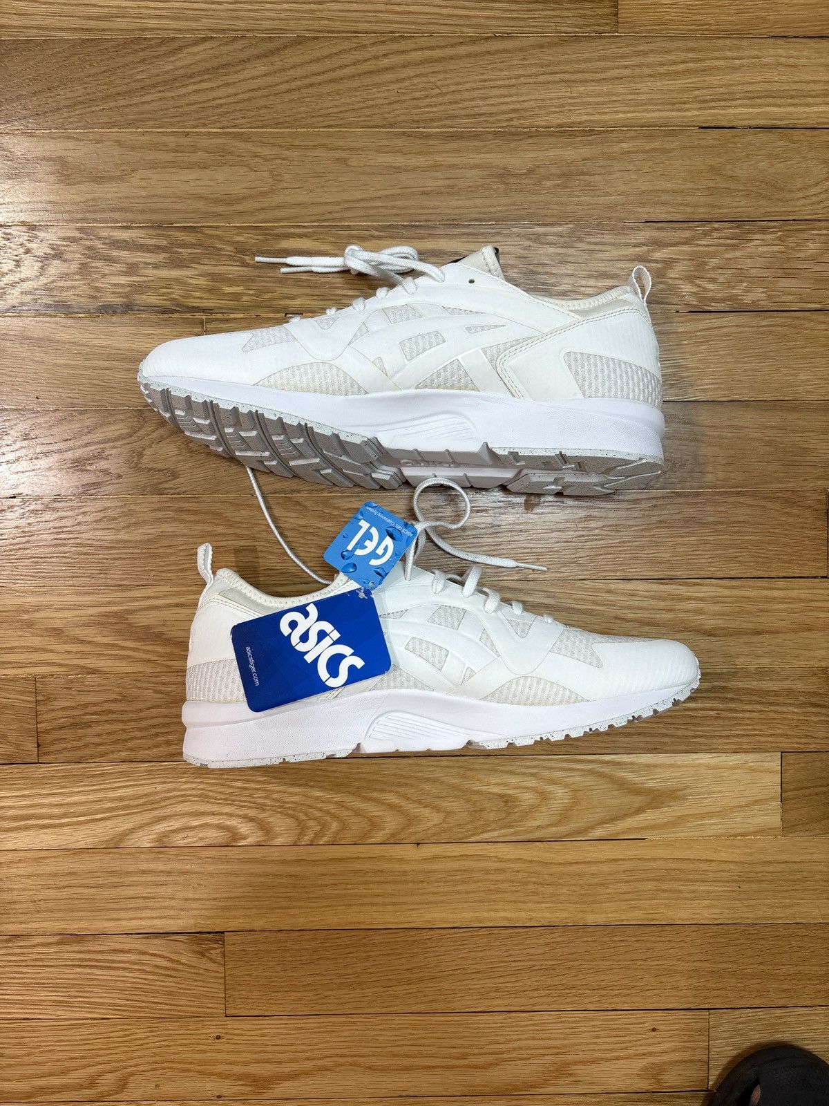 Asics NWT! Men’s Asics Gel Lyte 5! Triple white. Size 11 Size US 11 / EU 44 - 6 Thumbnail