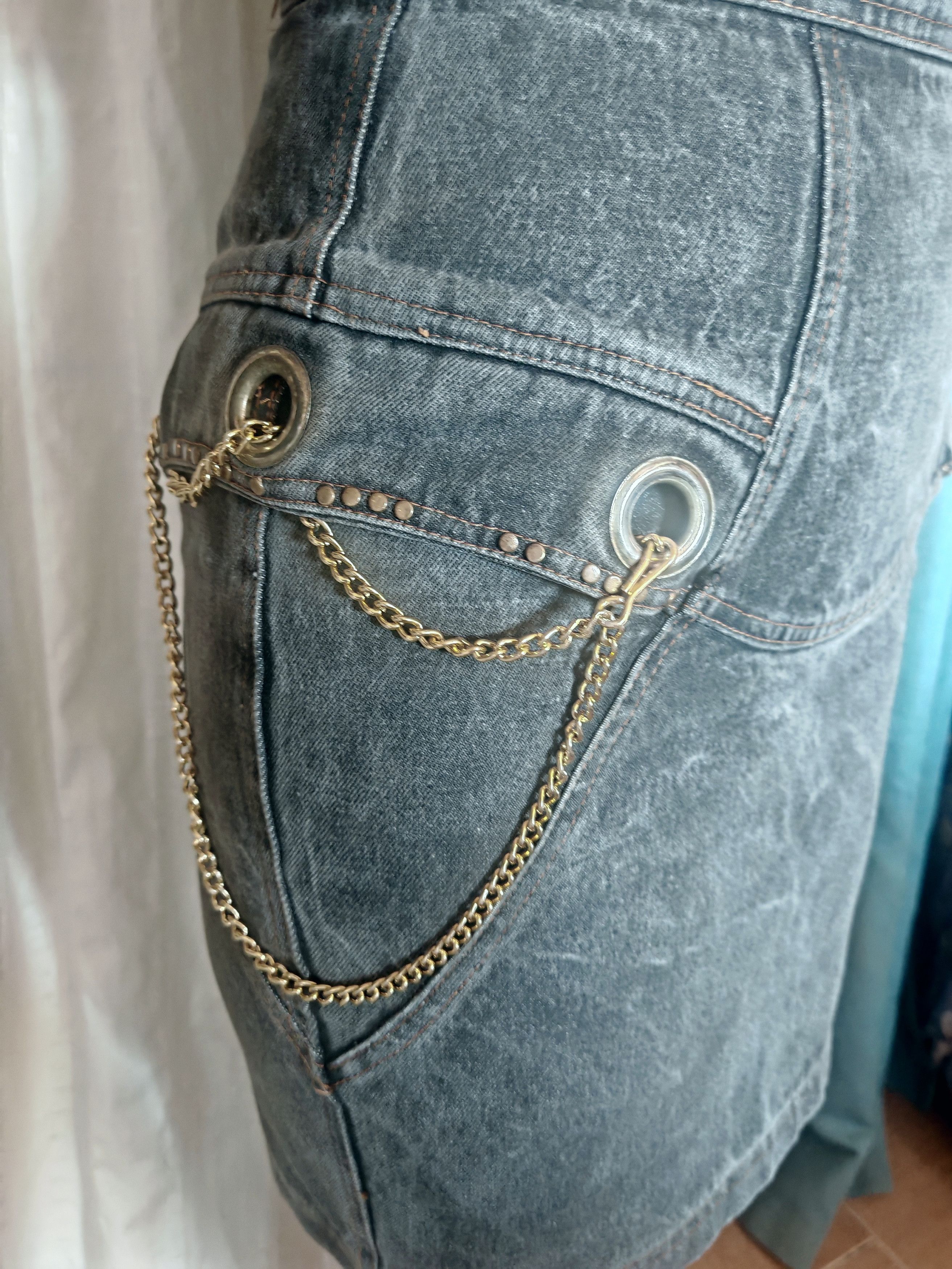 Vintage 90s Y2K Grey Mini Skirt with Gold Chain sz S-M made in Paris Size 26" / US 2 / IT 38 - 5 Thumbnail