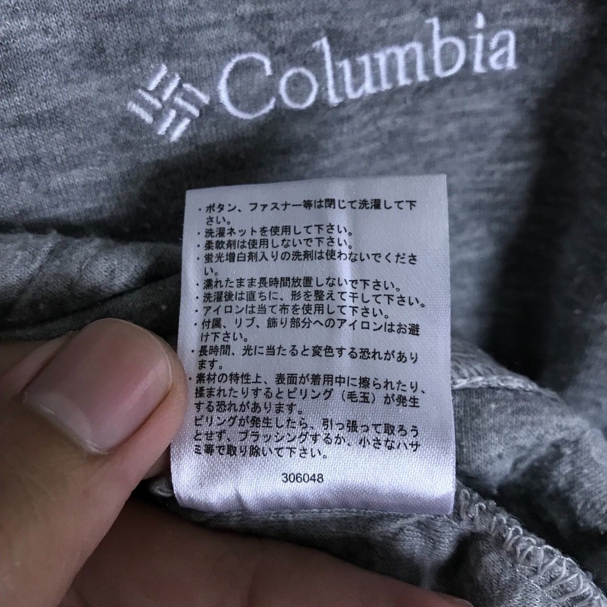 Columbia Vintage Columbia Mini Logo Pullover Jumper Sweatshirt Size US L / EU 52-54 / 3 - 10 Thumbnail