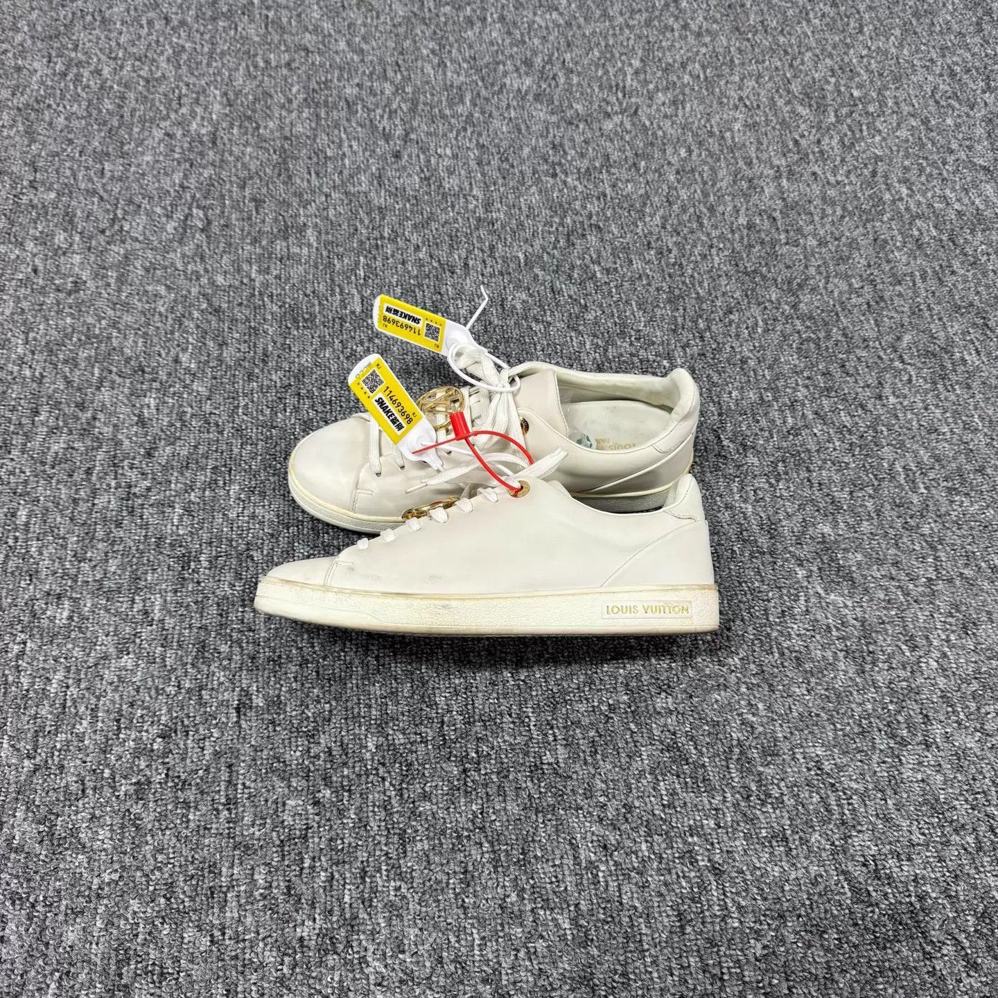 Louis Vuitton LV White Metallic Logo Low-Top Sneaker 38 97 New Size US 7.5 / IT 37.5 - 2 Thumbnail