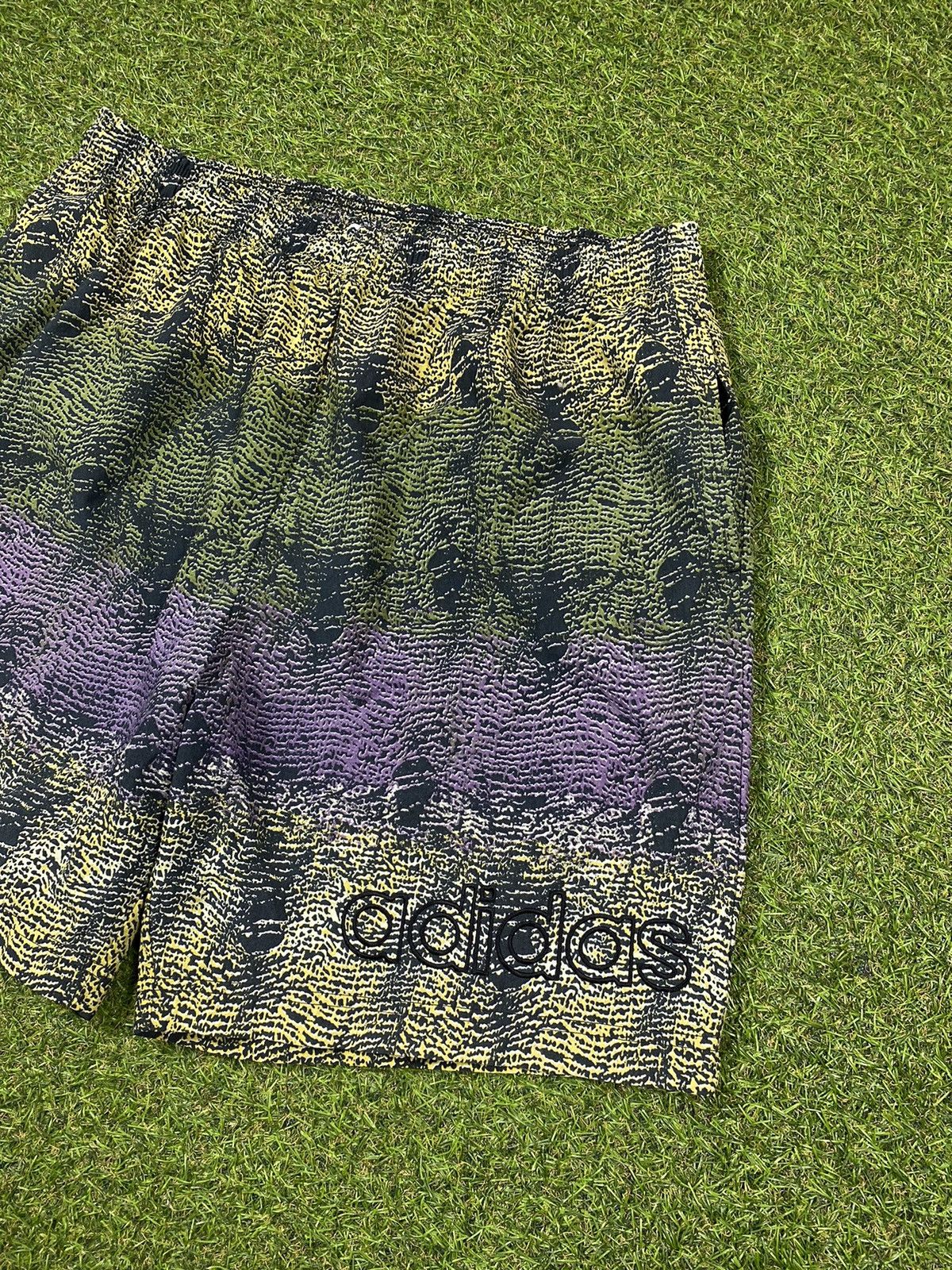 Adidas Vintage Adidas shorts streetwear y2k casual style size L Size US 34 / EU 50 - 3 Thumbnail