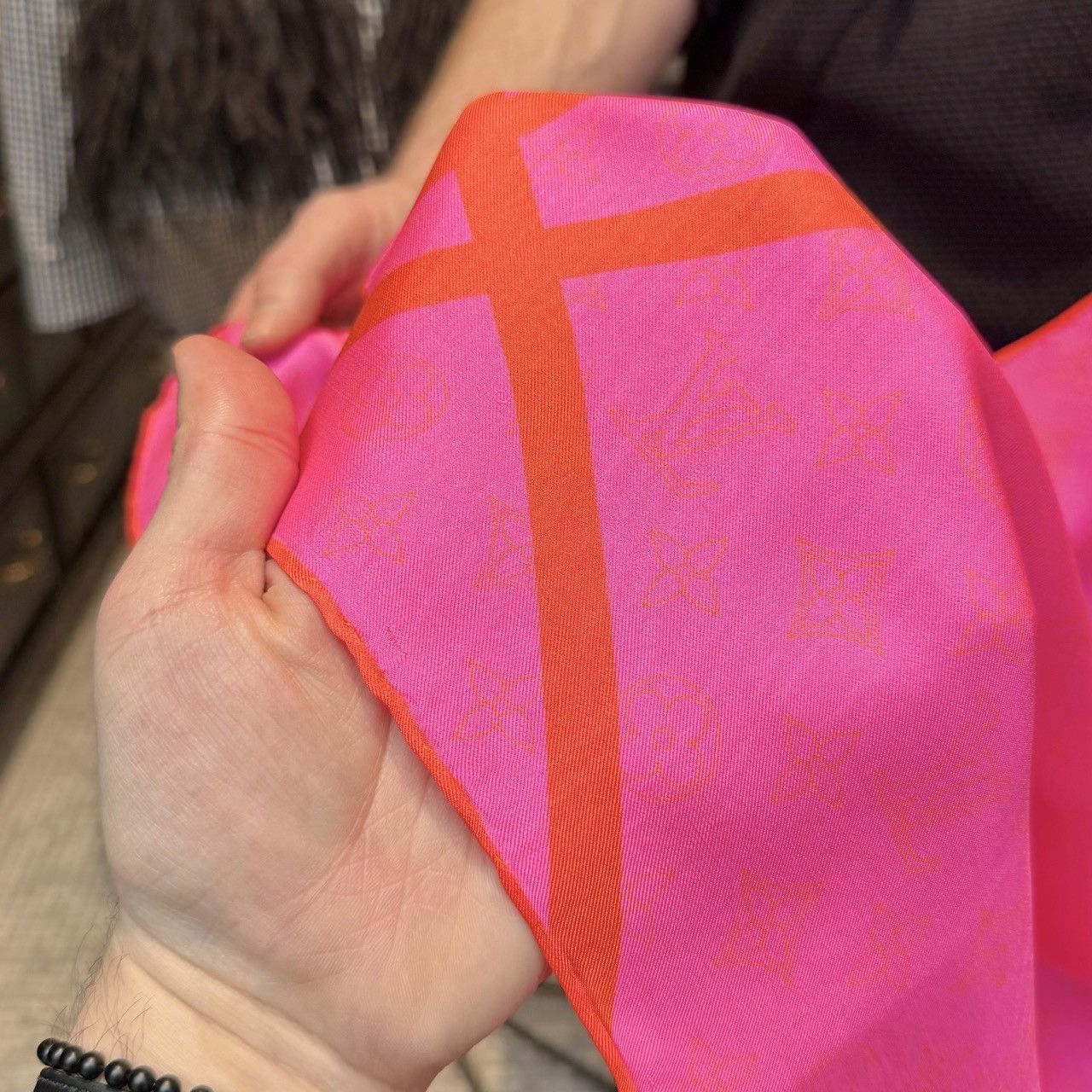 Louis Vuitton Louis Vuitton X Robert Wilson Hot Pink Bandana Silk Scarf Size ONE SIZE - 9 Thumbnail