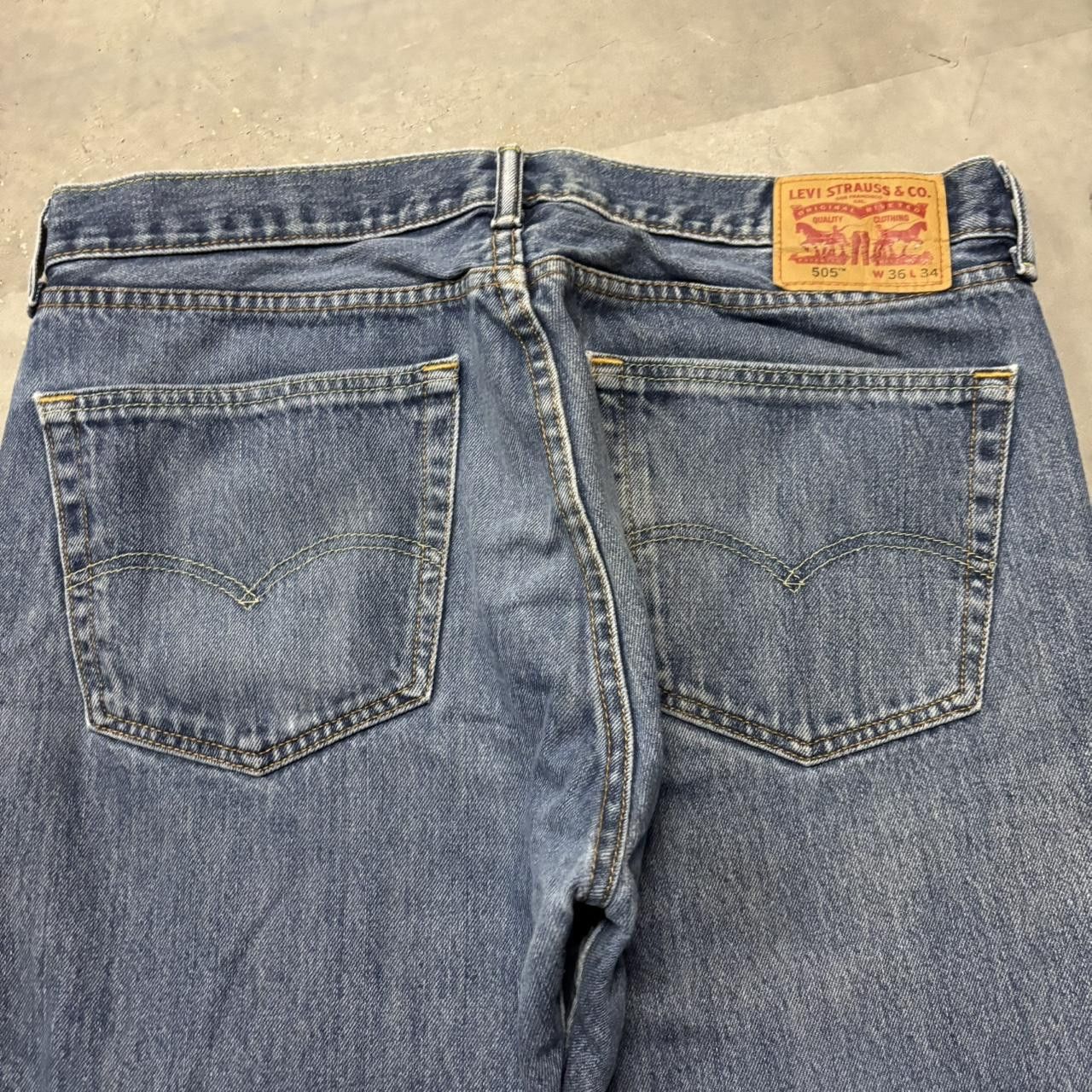 Levi's × Vintage Crazy Vintage Y2K/2000s Grunge Levis Medium Wash Essential Denim Jeans! Size US 36 / EU 52 - 7 Thumbnail