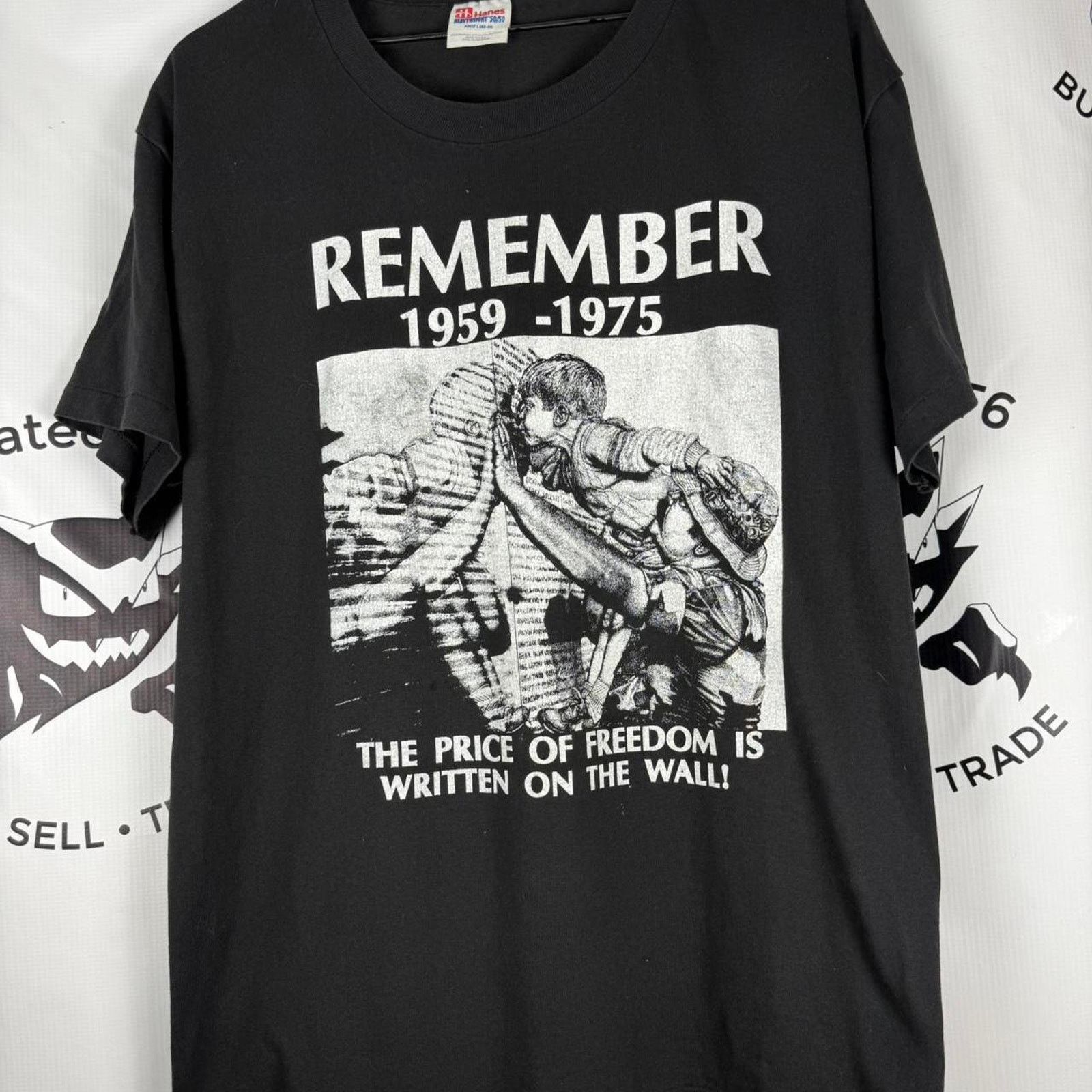 Vintage 1975 Vietnam War Remember The Price Of Freedom graphic tee Size US L / EU 52-54 / 3 - 1 Thumbnail