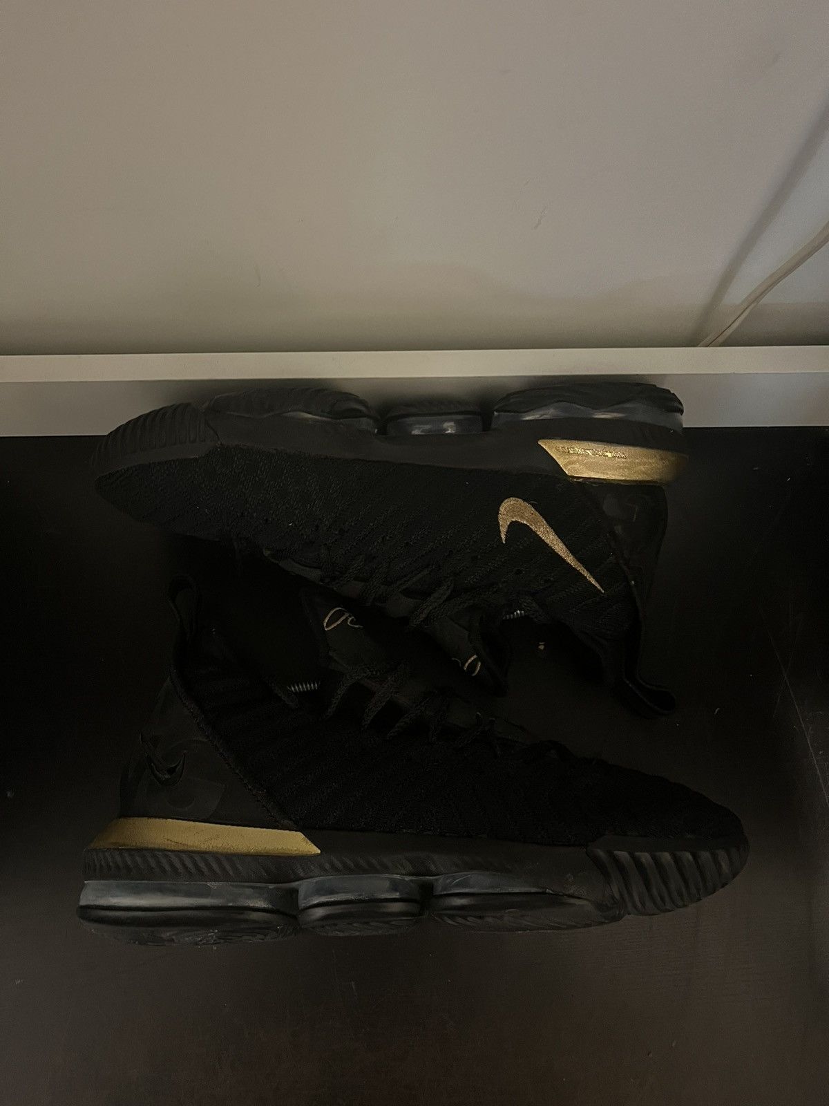 Nike Nike Lebron 16 I’M King Gold Men’s 8.5 BQ5969-007 Size US 8.5 / EU 41-42 - 3 Thumbnail