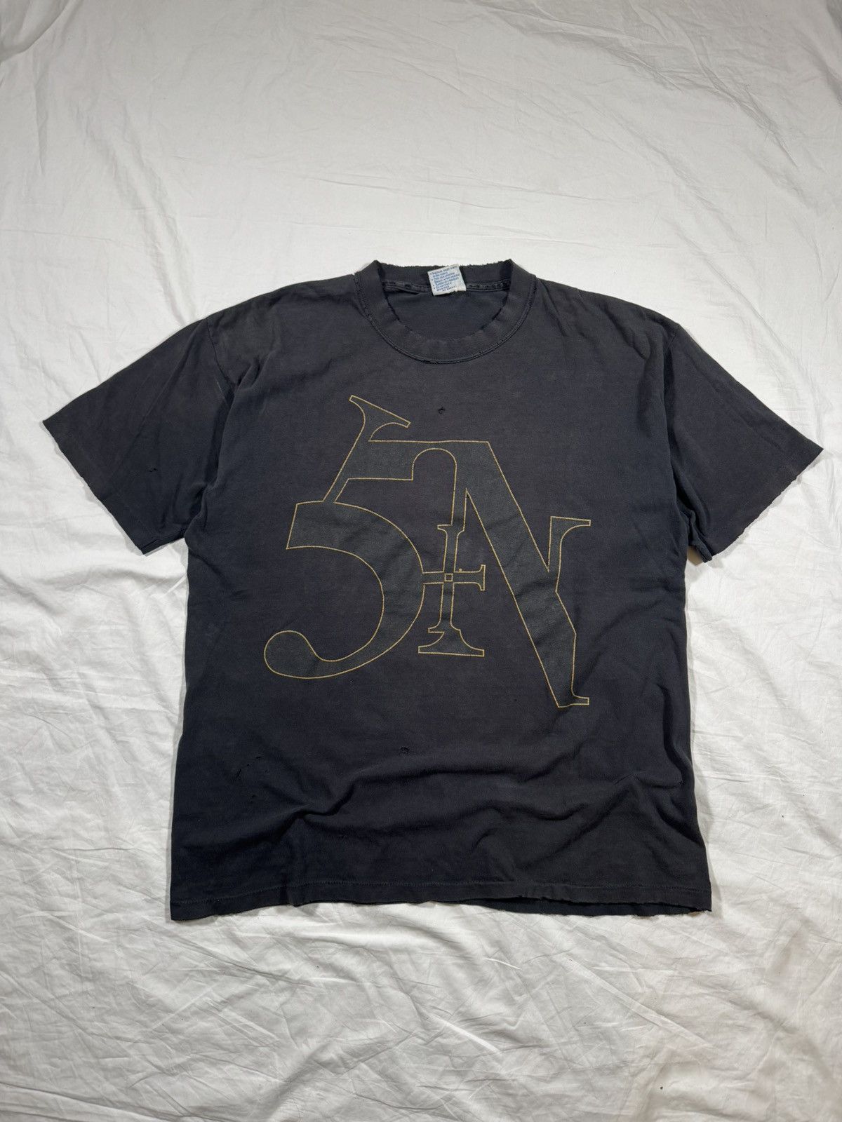 Band Tees Vintage Rare 90s Nine Inch Nails Sin Thrashed Faded Band Tee Size US XL / EU 56 / 4 - 1 Thumbnail