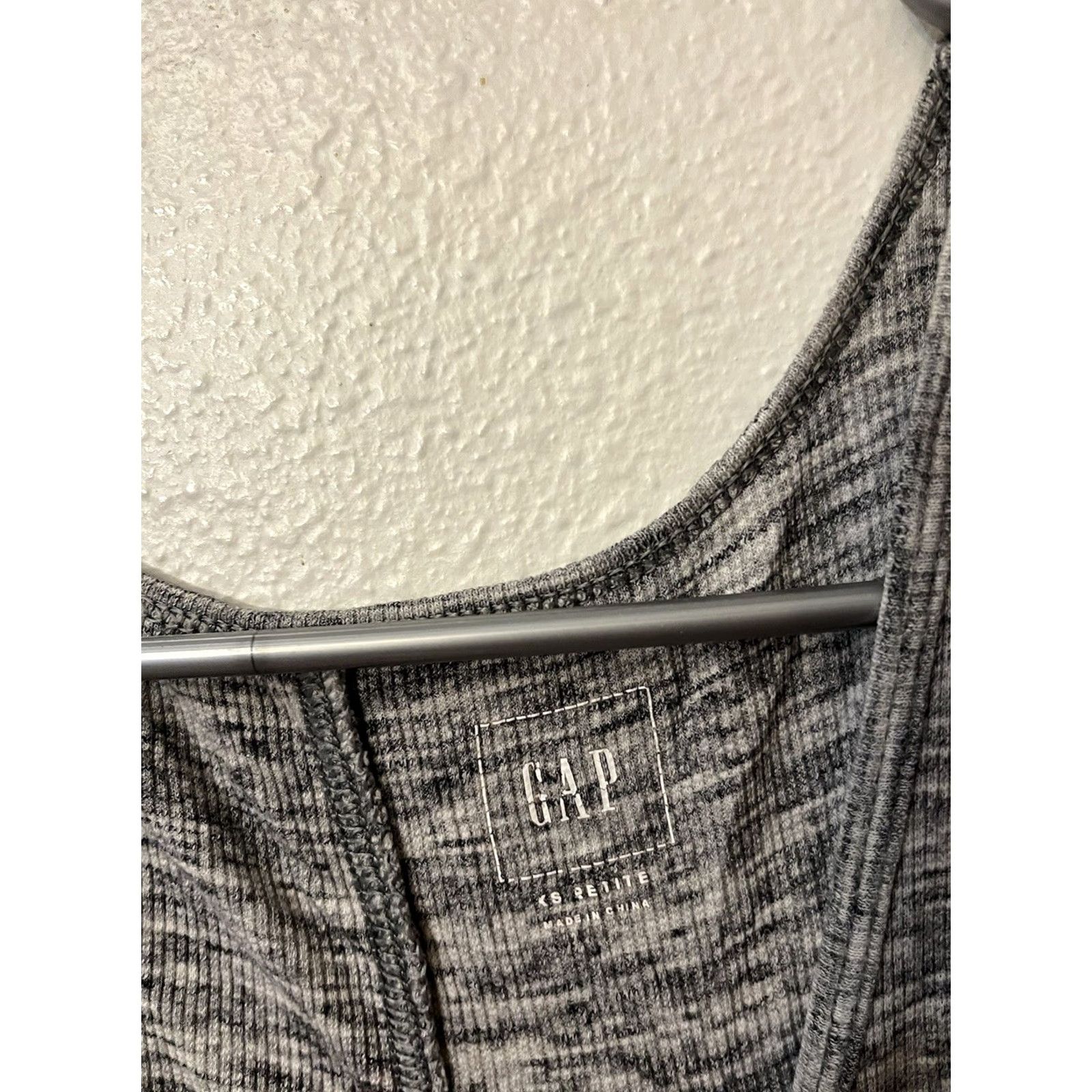 Gap Gap Tank Women Top XSmall Petite Sleeveless Gray Crew Neck Casual Basic Size XS / US 0-2 / IT 36-38 - 3 Thumbnail