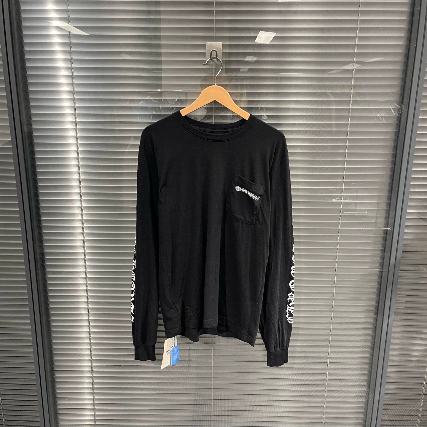 Chrome Hearts Chrome Hearts Scroll Logo Print LS M like new Size US M / EU 48-50 / 2 - 2 Thumbnail