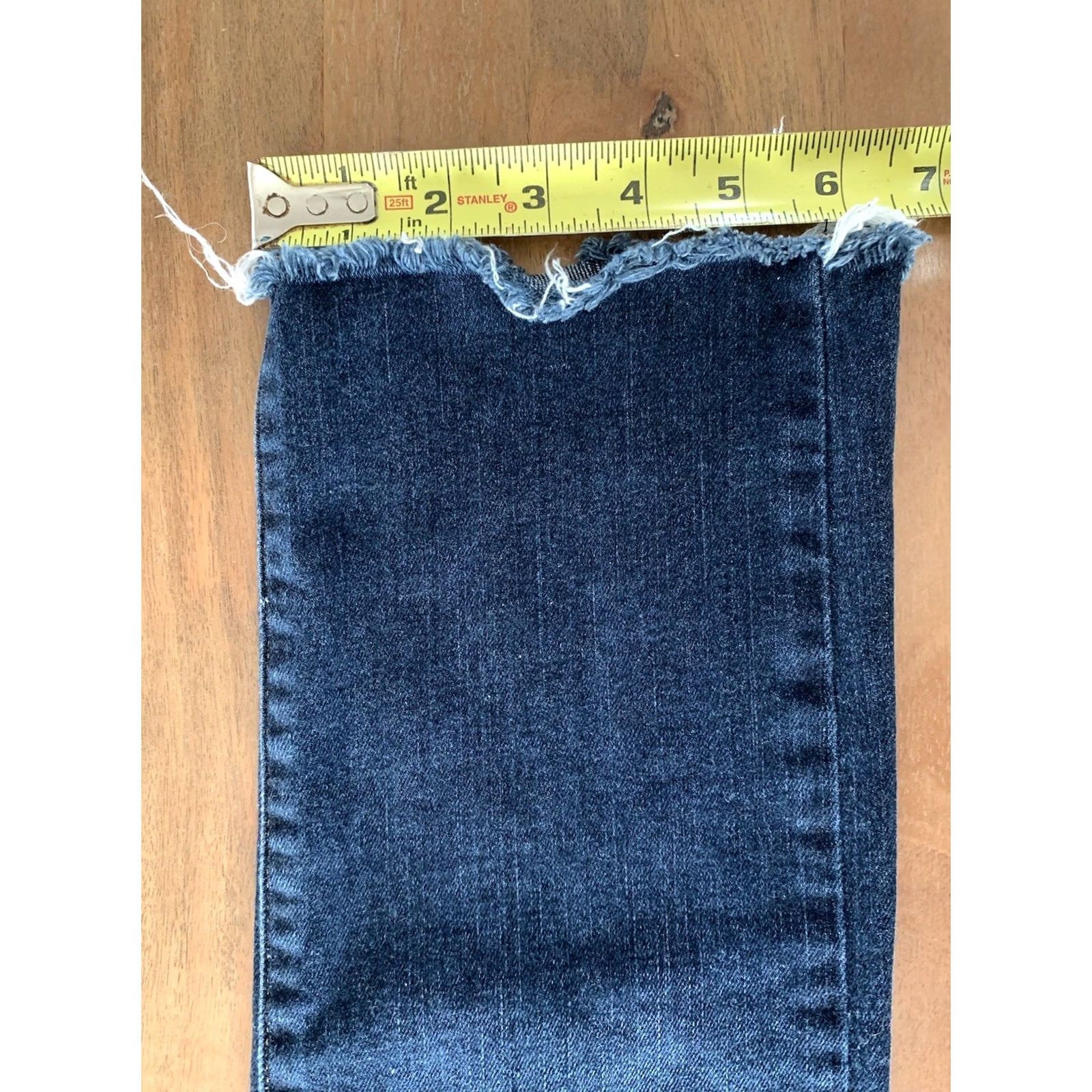 Tommy Hilfiger VINTAGE Tommy Hilfiger Jeans Womens 2 (26x26) Low Rise Tapered Dark Wash Raw Hem Y2K VTG Size 26" / US 2 / IT 38 - 8 Thumbnail