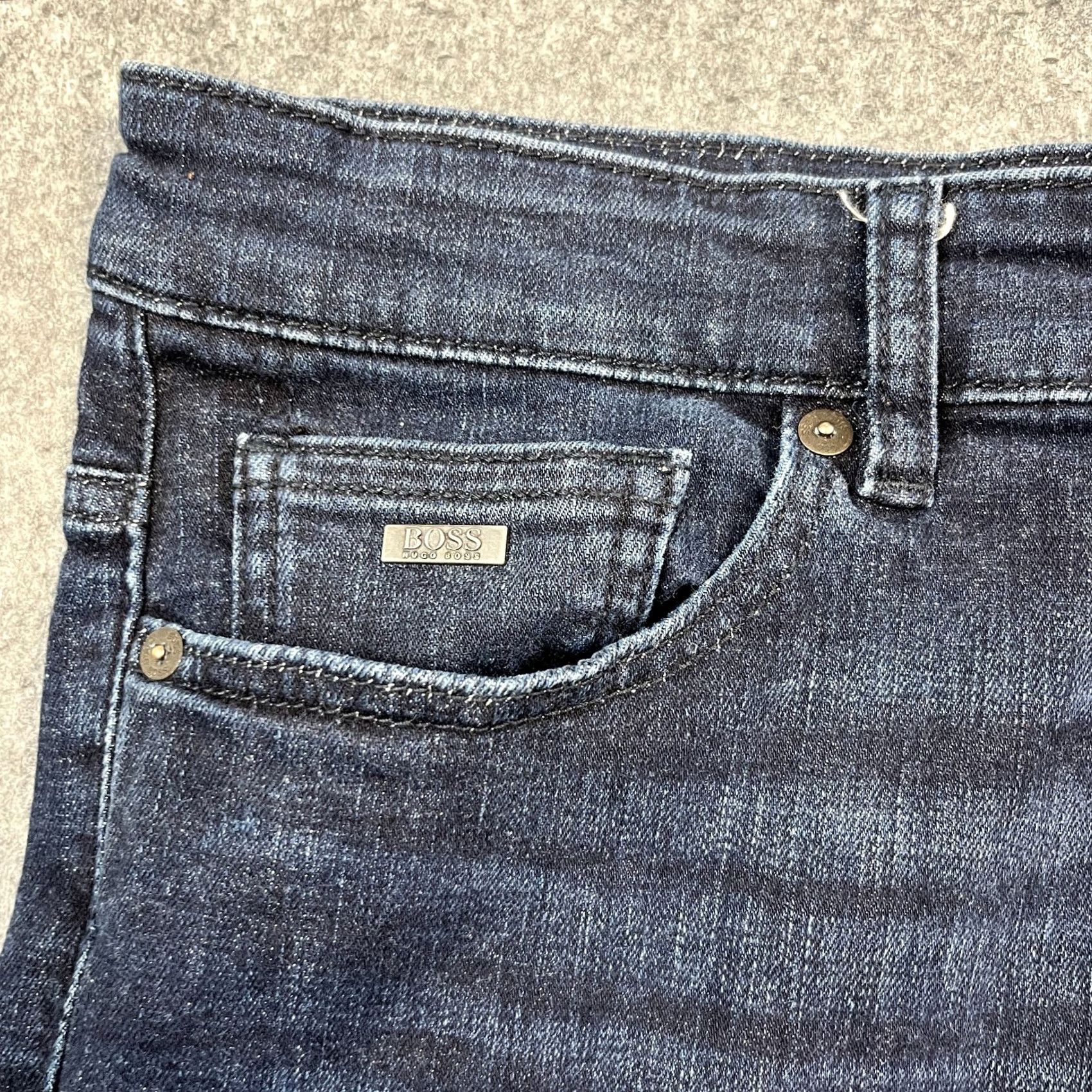 Hugo Boss HUGO BOSS Jeans Slim Tapered 32 32 Dark Wash Blue Stretch Delaware Denim 5-Pocket Mens Regular 32 in Dark Blue Pattern No Pattern Mens Jeans Size US 32 / EU 48 - 7 Thumbnail