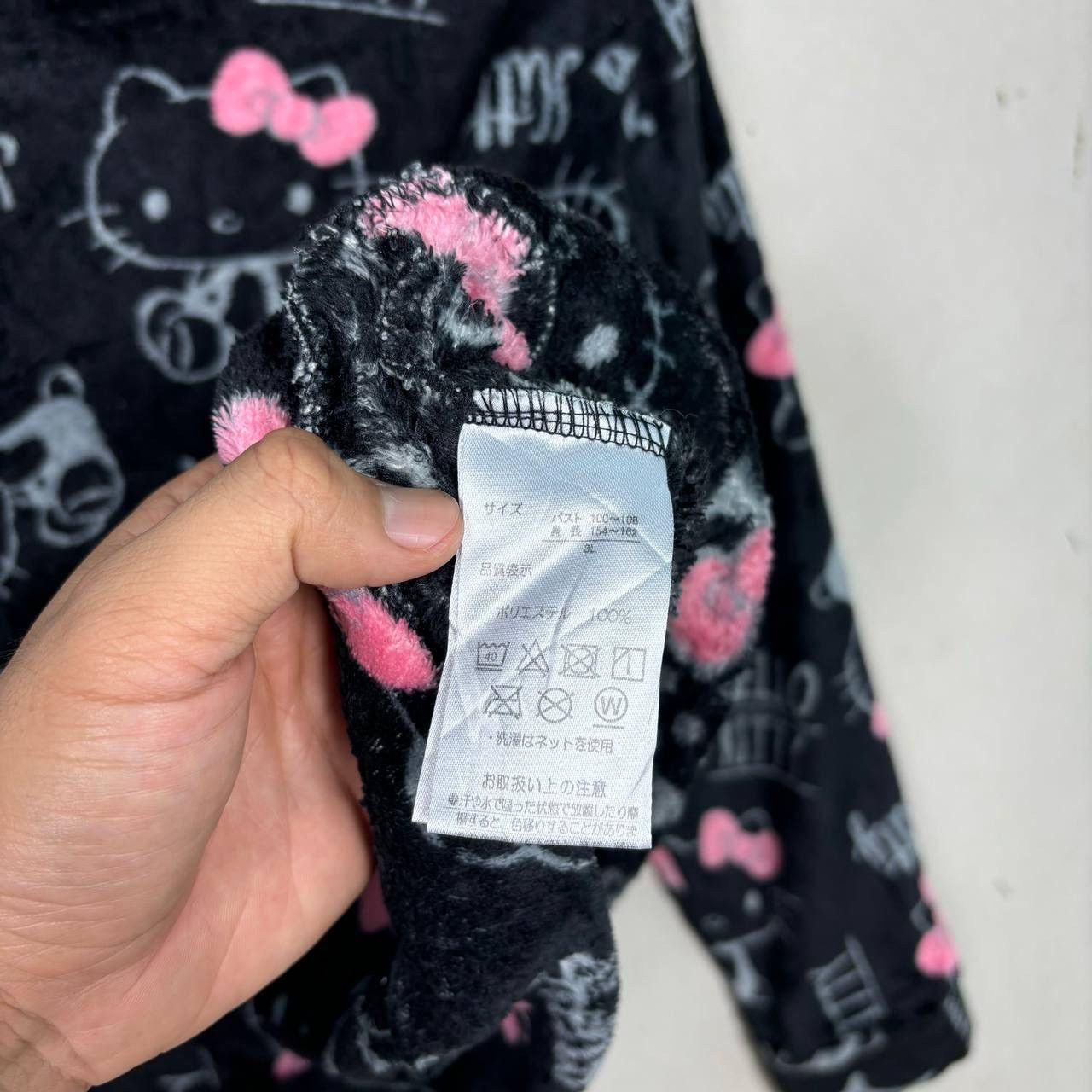 Anime HELLO KITTY Shaggy Fleece OVP Hoodie Black Pink Boxy Size US M / EU 48-50 / 2 - 7 Thumbnail