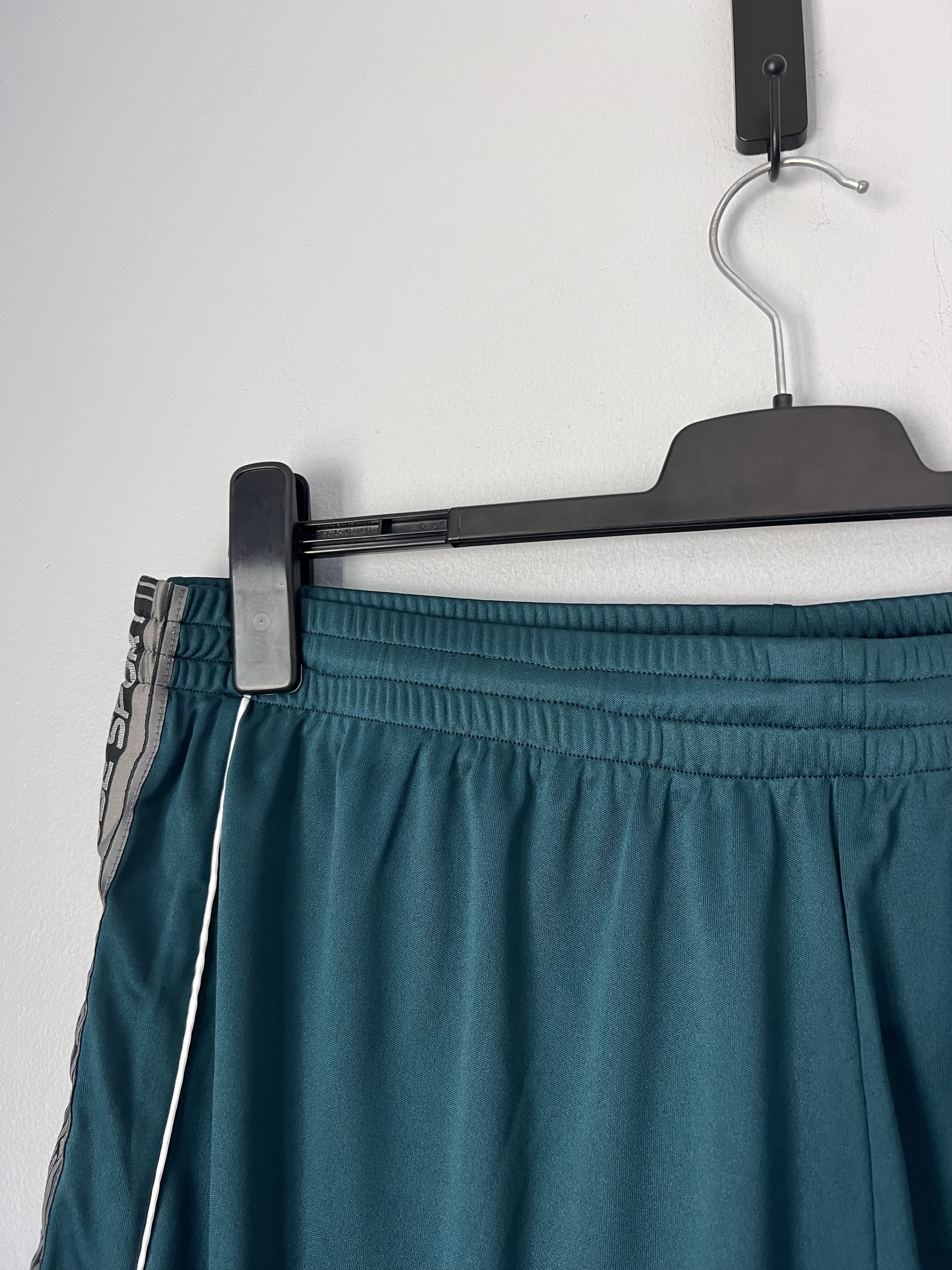 Martine Rose Martine Rose Double Football Shorts in Green Size US 36 / EU 52 - 2 Thumbnail