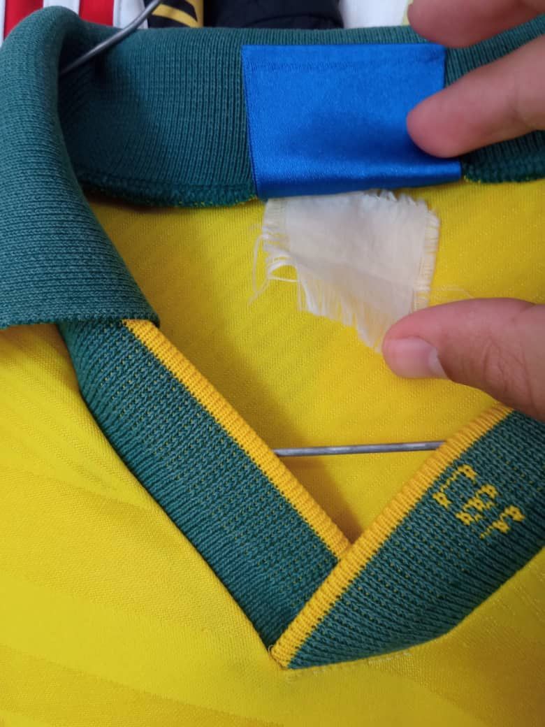 Umbro × Vintage Brazil 1994 Home Jersey Size US L / EU 52-54 / 3 - 9 Thumbnail