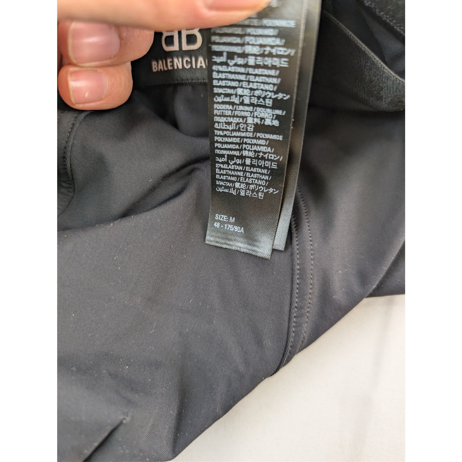 Balenciaga o1rshd1 Size: M / Swimwear Fitted Swim Trunks Short in Black Size US 32 / EU 48 - 17 Thumbnail
