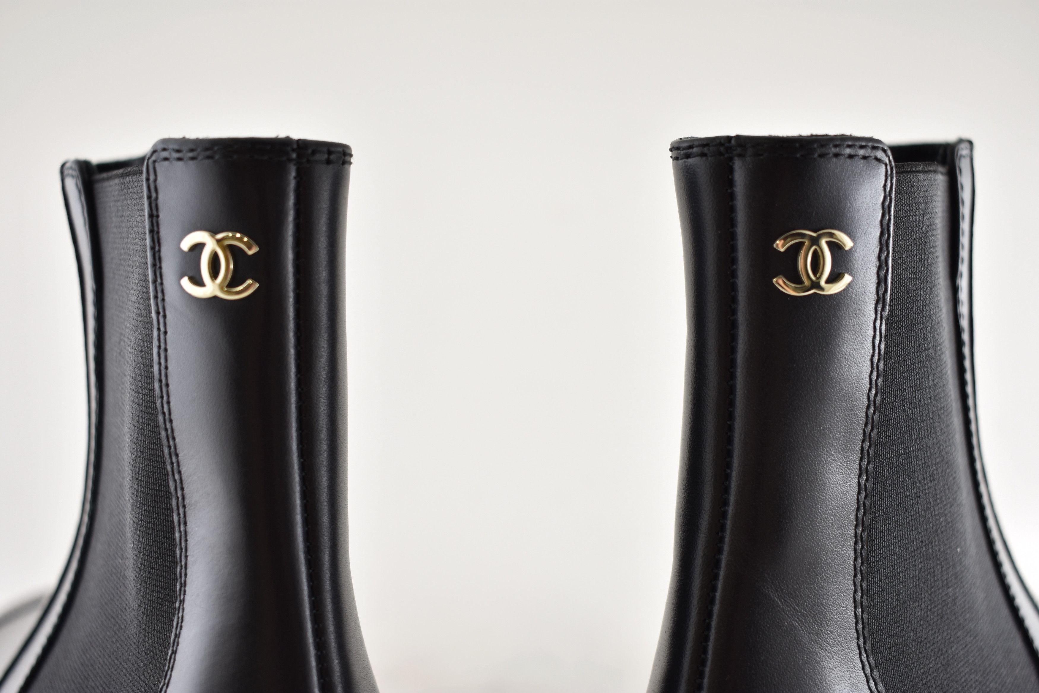 Chanel Chanel 24B Black Leather CC Chelsea Ankle Platform Boot 41 Size US 11 / IT 41 - 15 Thumbnail