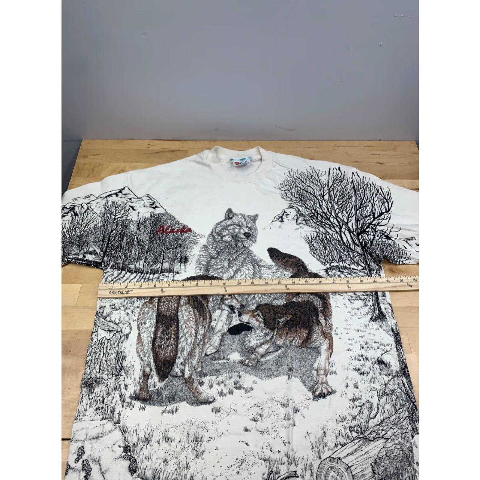 Hanes VINTAGE Alaska Wolf Shirt Mens L White AOP Nature Wilderness 90s Wolf Mens L White T-Shirt Regular Short Sleeve Nature Mens Size US L / EU 52-54 / 3 - 5 Thumbnail