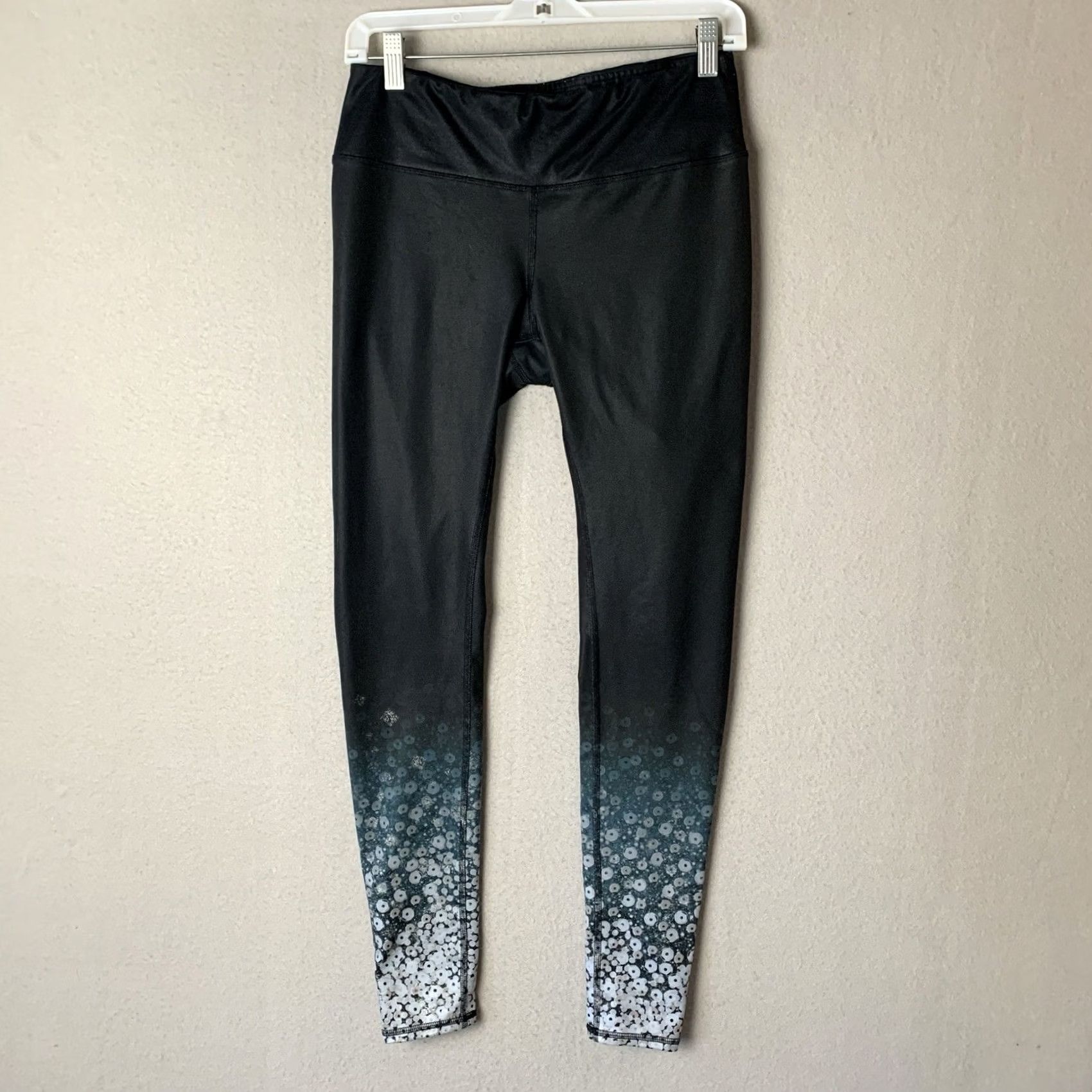 Alo Yoga VINTAGE Alo Yoga Airbrush Black Brilliance High Rise Athletic Leggings Floral Sz Medium Size 32" / US 10 / IT 46 - 2 Thumbnail