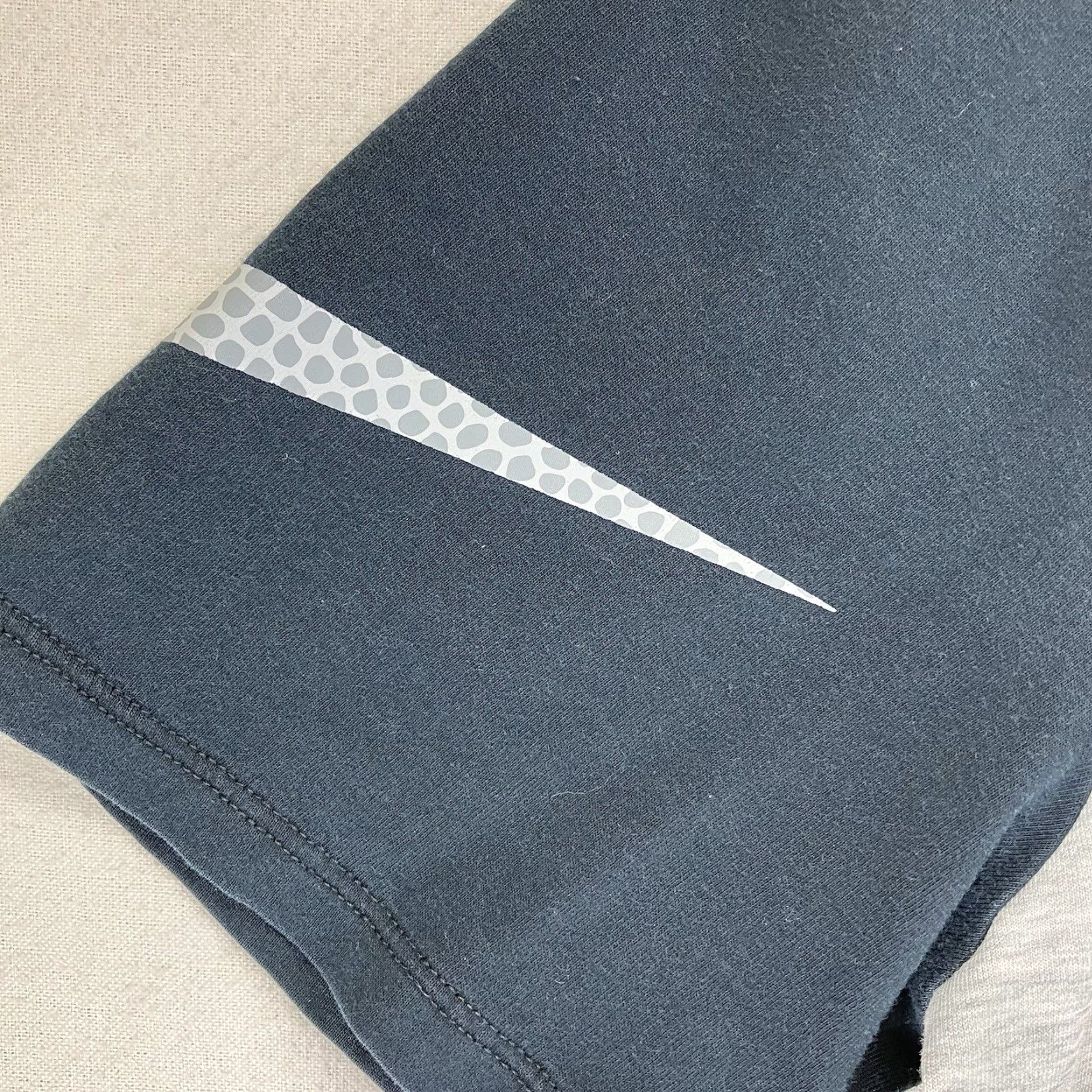 Nike Nike Dri Fit T Shirt Mens M Gray Slim Athletic Lightweight Short Sleeve Crew Neck Swoosh Camo Size US M / EU 48-50 / 2 - 5 Thumbnail