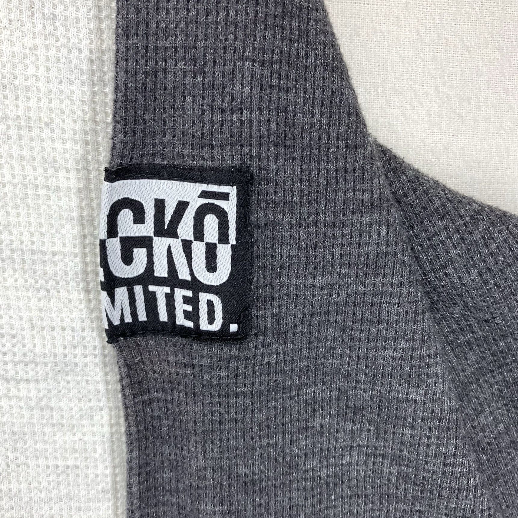 Ecko Unltd. VINTAGE ECKO UNLTD Thermal Waffle Long Sleeve Shirt XL Raglan Gray 90s Hip Hop Streetwear Rhino Mens Slim Shirt Size US XL / EU 56 / 4 - 4 Thumbnail