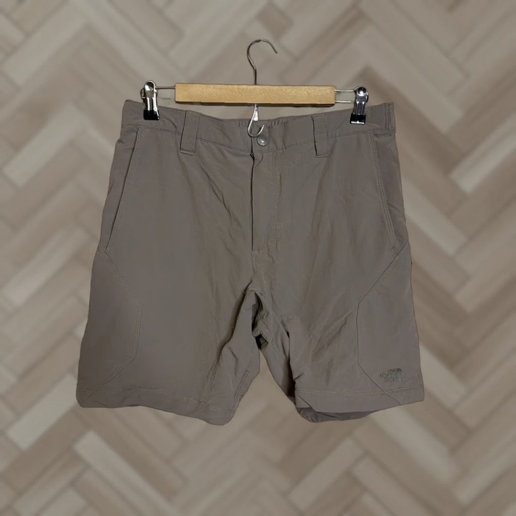The North Face The North Face Men Shorts Cargo Pocket Brown Nylon Size Medium M Regular Inseam 10 in Cargo Size US 31 - 1 Thumbnail