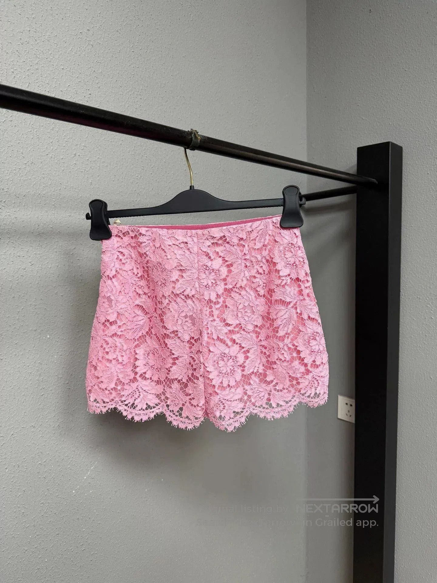 Valentino Valentino Pink Lace Shorts. Size 35" - 2 Thumbnail