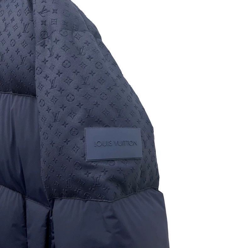 Louis Vuitton Louis Vuitton Embossed hooded down jacket Size US M / EU 48-50 / 2 - 5 Thumbnail