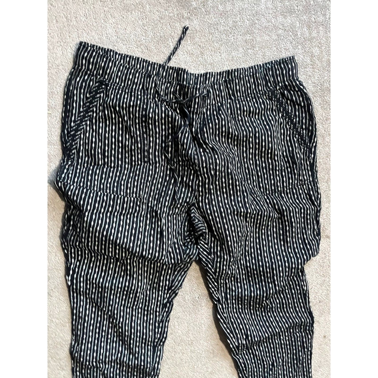 Old Navy Old Navy Pants Womens XL Black Pull On Cropped Tapered Casual Size 40" / US 18 - 2 Thumbnail