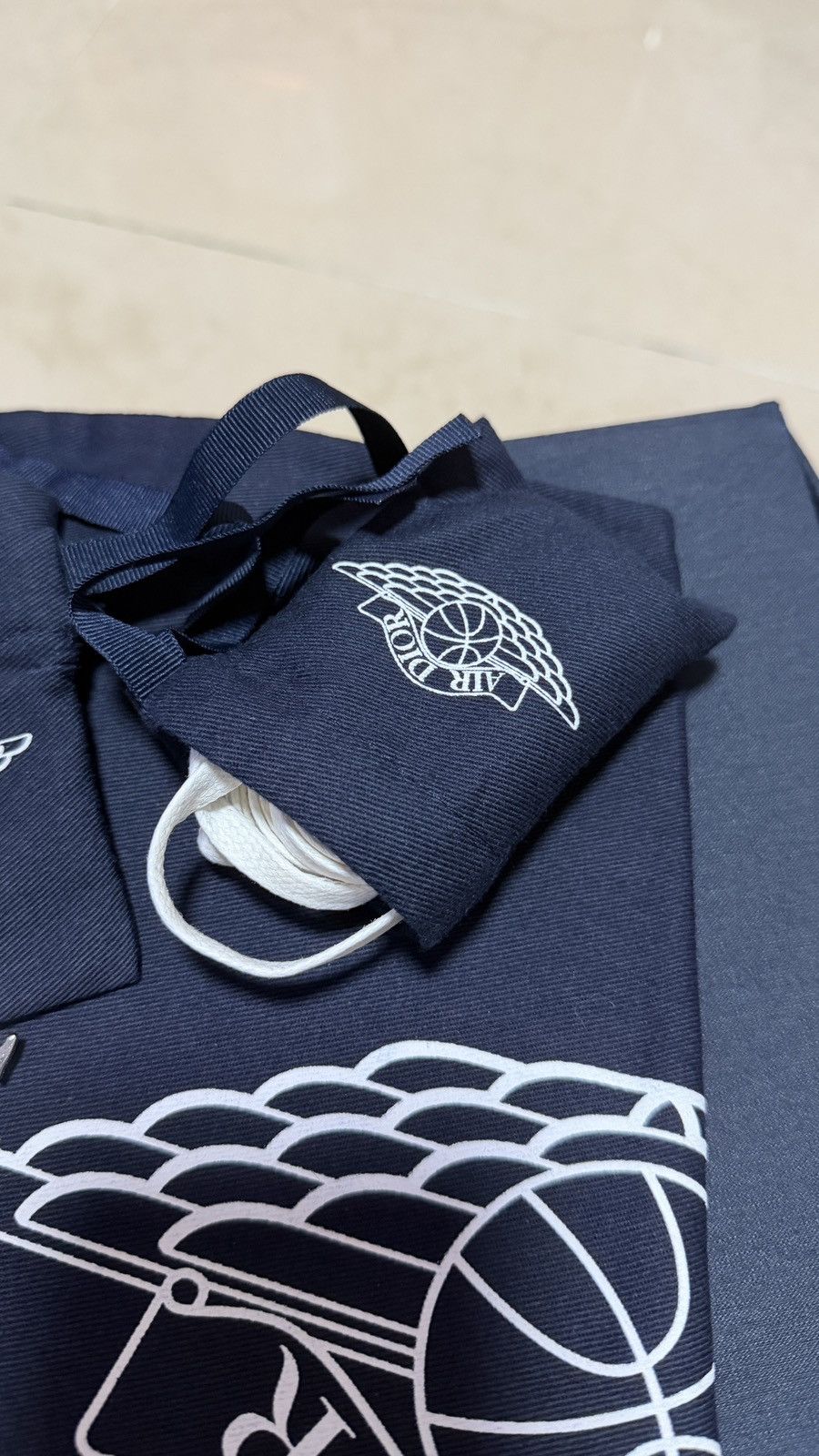 Dior × Jordan Brand Dior x Jordan Brand size US12 Size US 12 / EU 45 - 16 Thumbnail