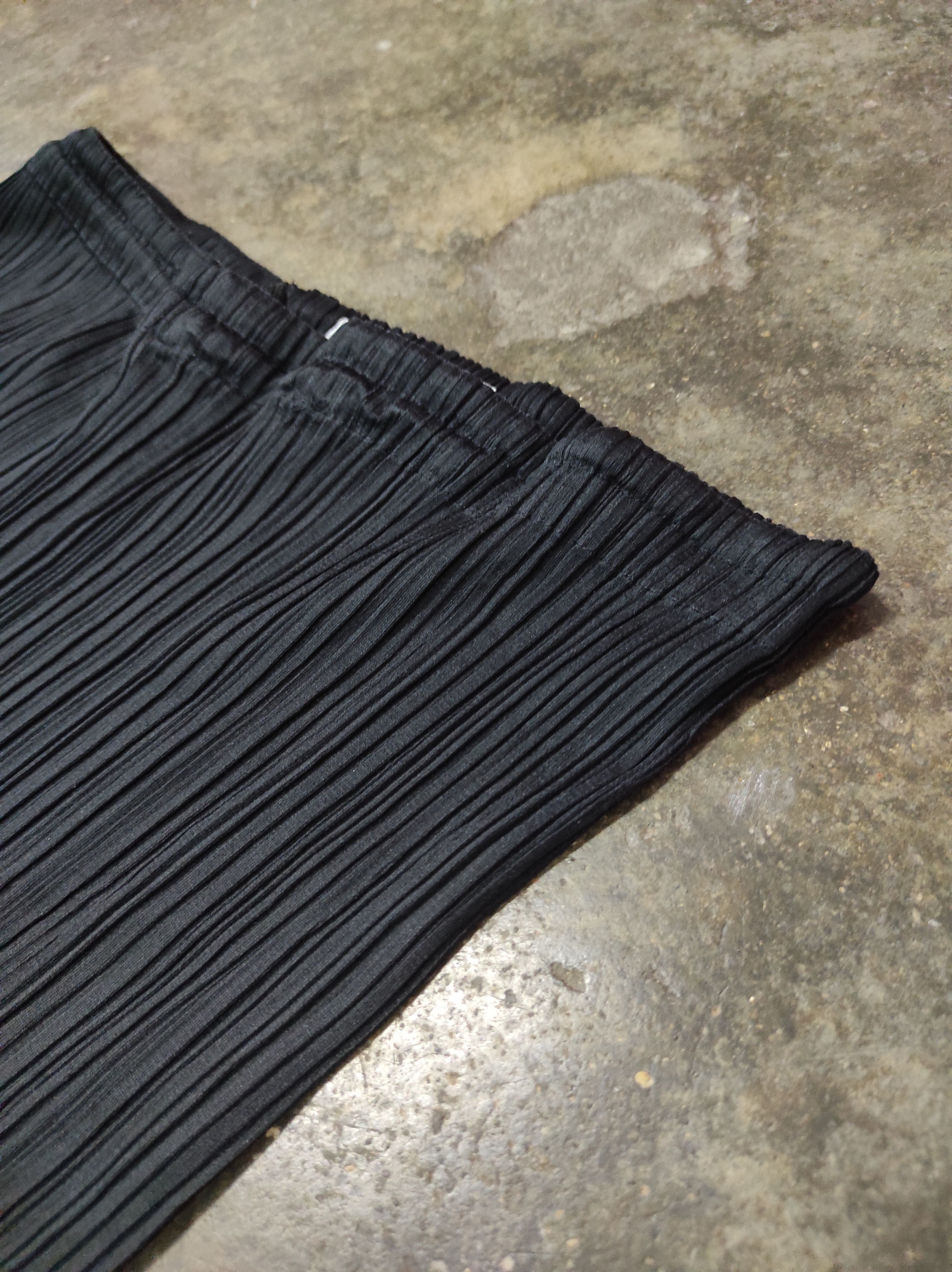 Pleats Please Issey Miyake PLEATS PLEASE ISSEY MIYAKE WOMEN THICKER BLACK PANTS Size 30" / US 8 / IT 44 - 5 Thumbnail
