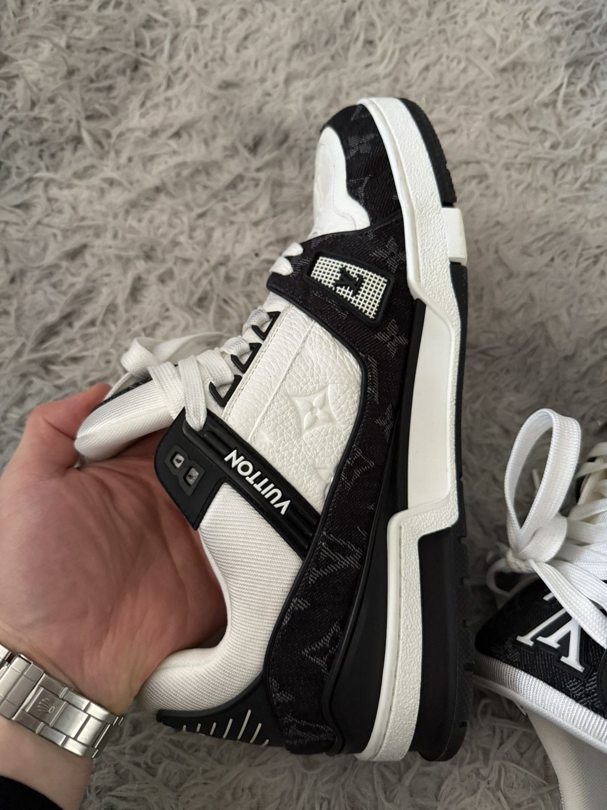 Louis Vuitton Black and white trainer sneakers Size US 10.5 / EU 43-44 - 2 Thumbnail