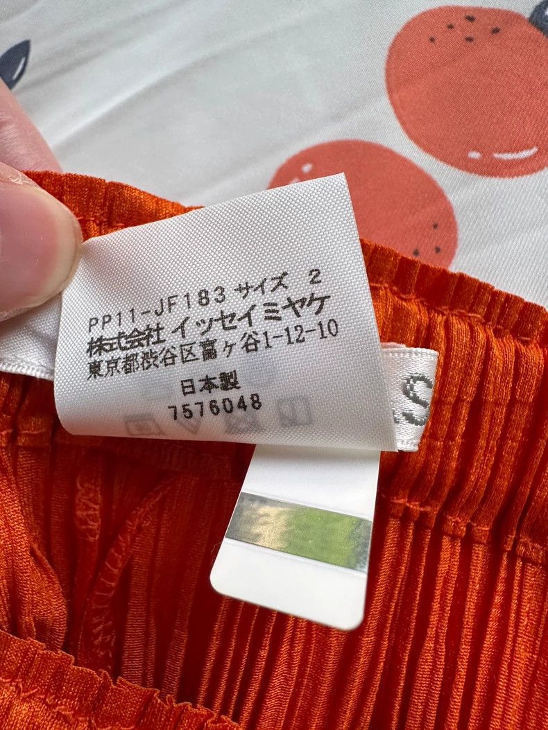 Issey Miyake Issey Miyake size:2 Red pleated trousers Size 31" - 6 Thumbnail