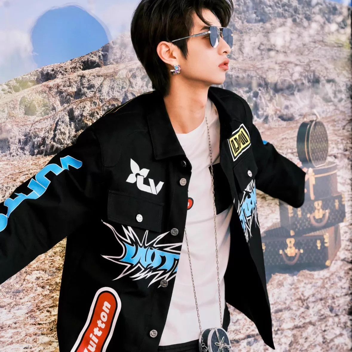 Louis Vuitton Louis Vuitton Graffiti Denim Jacket Men's 48 Like New Size US M / EU 48-50 / 2 - 8 Thumbnail