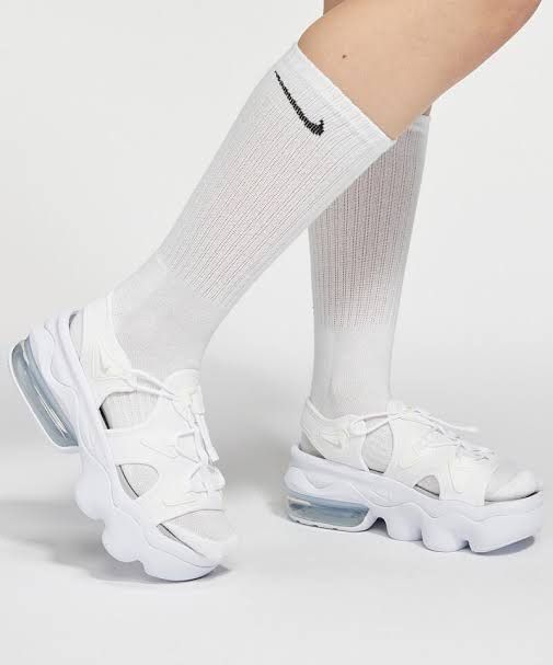 Nike Nike Air Max Koko Sandal Triple White Size US 5 / EU 37 - 25 Thumbnail