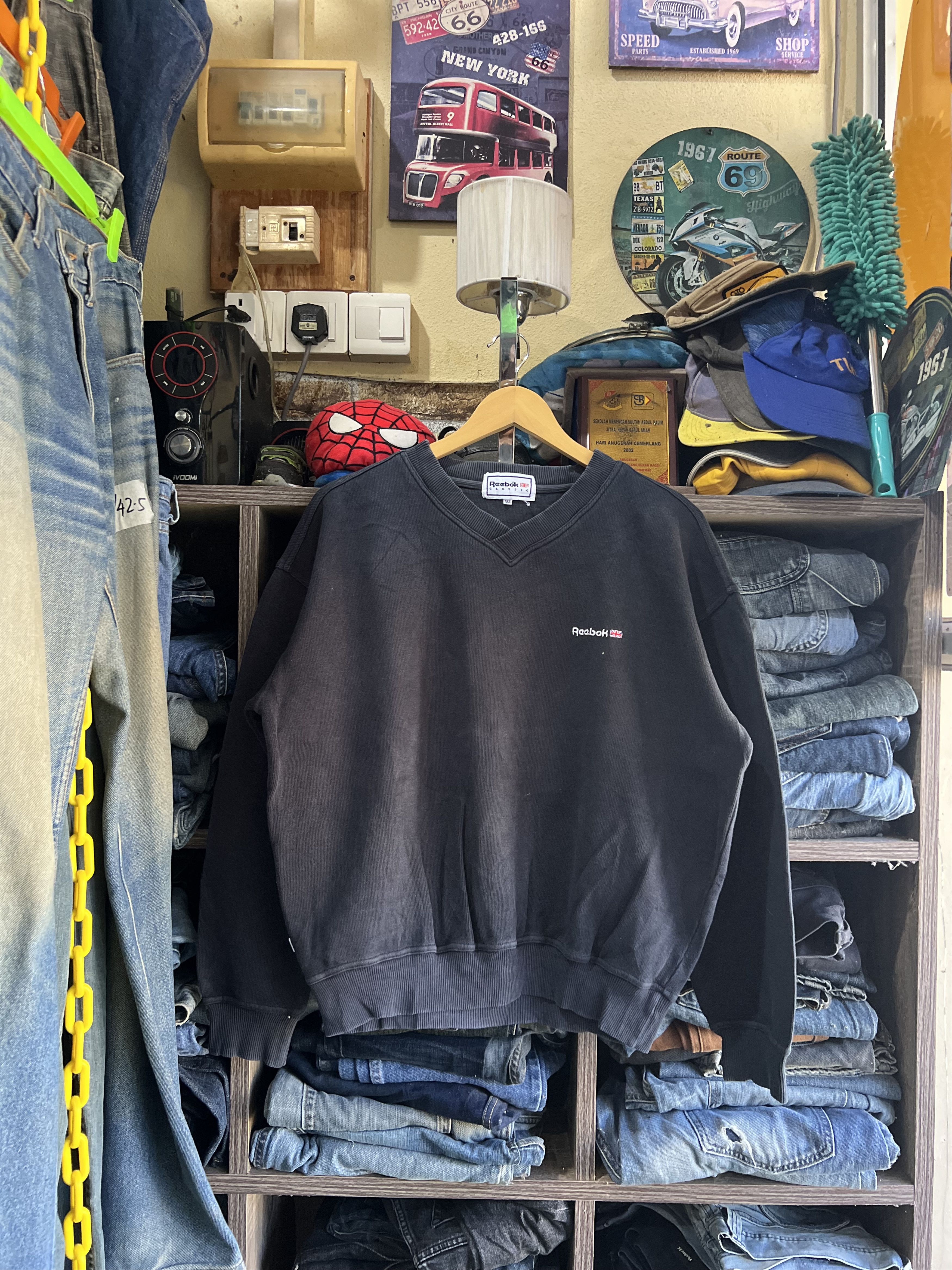 Reebok 🔥Vintage Reebok Classic V Neck Sweatshirt Size US L / EU 52-54 / 3 - 14 Thumbnail