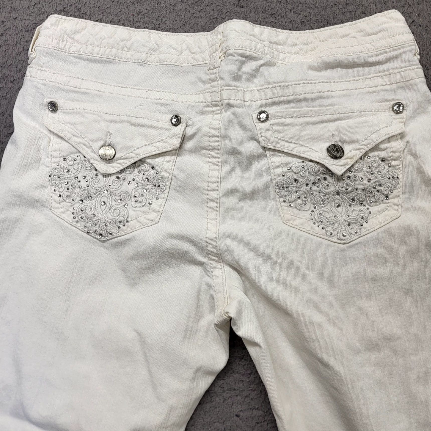 Nine West Nine West Capri Jeans White Denim Bling Embroidered Missy 10 Womens Regular Pants - 5-Pocket Knit? Size 32" / US 10 / IT 46 - 6 Thumbnail