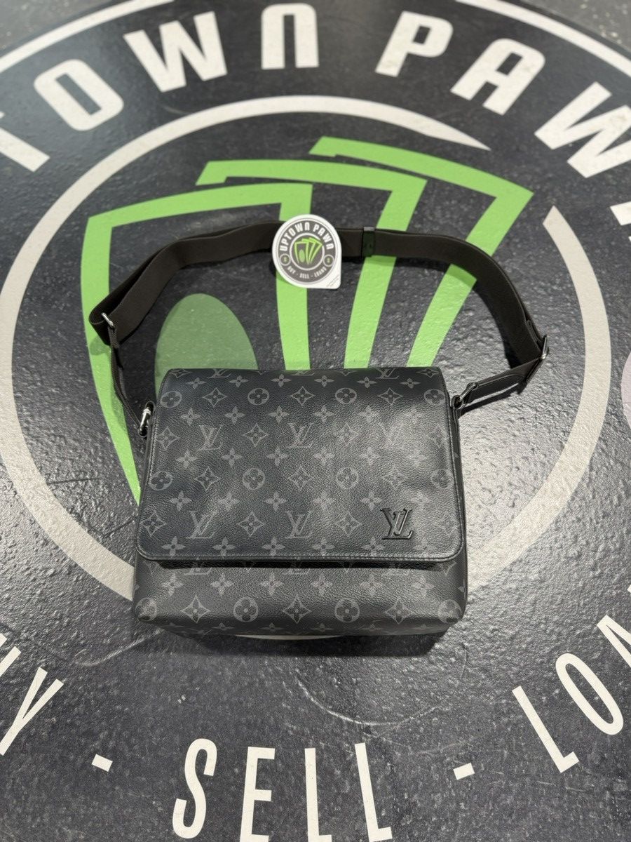 Louis Vuitton Louis Vuitton District PM Messenger Monogram Bag Size ONE SIZE - 1 Thumbnail