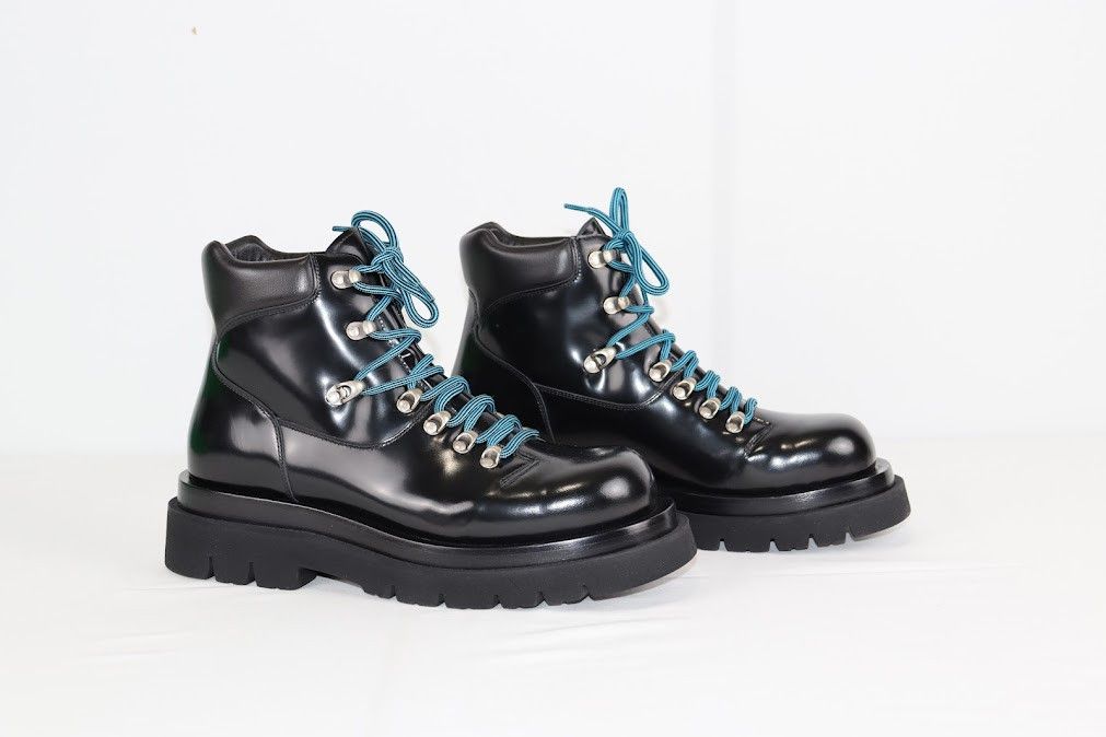image of Bottega Veneta Q.2 O1Rshd Hiking Lug Gloss Vinyl Boots In Black, Men's (Size 9)