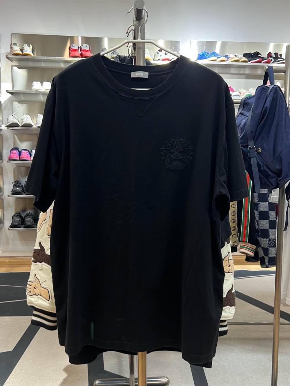 Dior Dior Badge T-Shirt XXL Size US XXL / EU 58 / 5 - 1 Thumbnail
