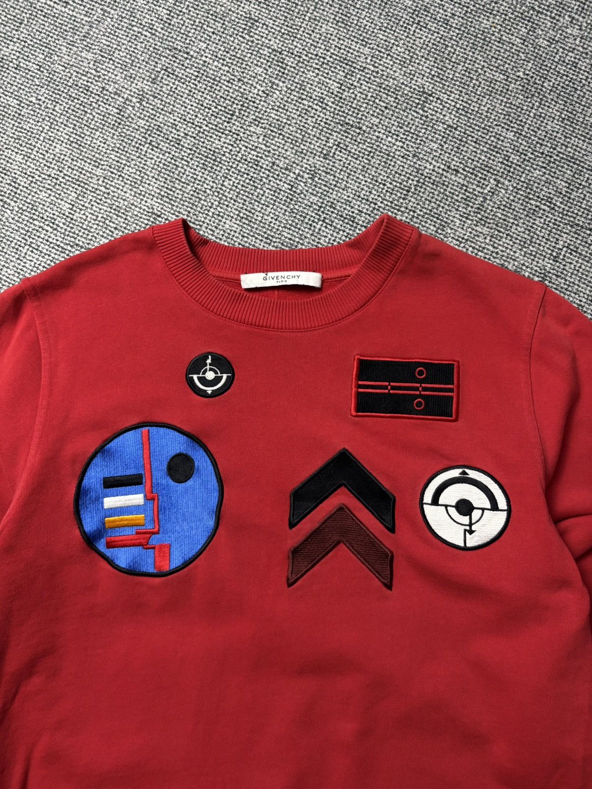 Givenchy Givenchy Embroidery Patch Crewneck Size US L / EU 52-54 / 3 - 2 Thumbnail
