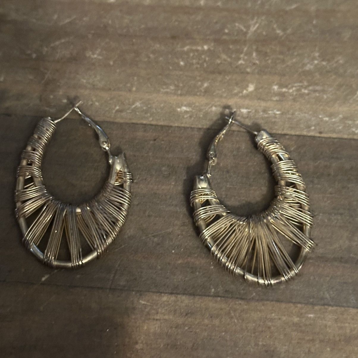 Other Gold tone wire wrapped hoop earrings Size ONE SIZE - 3 Thumbnail