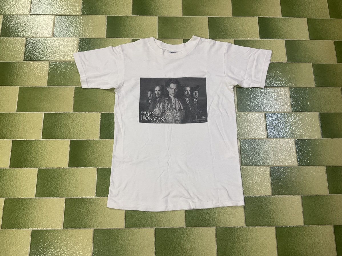 Other Vintage 90s Man In The Iron Mask Tshirt Leonardo DiCaprio Size US S / EU 44-46 / 1 - 1 Thumbnail