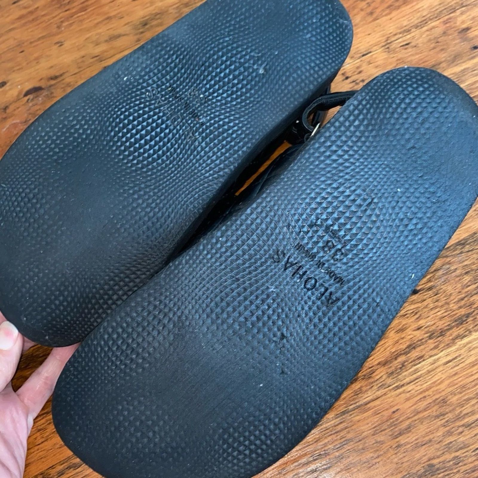 ALOHAS Alohas $210 Black Quilted Hook Loop Sandal Spain 38 7 7.5 Size US 7.5 / IT 37.5 - 14 Thumbnail
