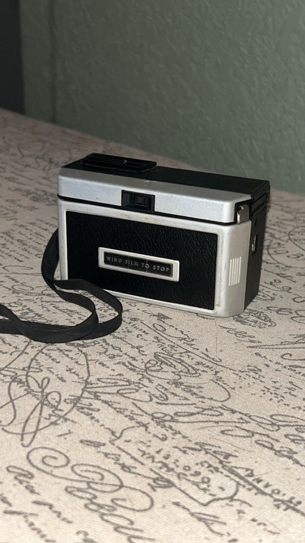 Kodak Vintage Kodak Instamatic 104 Film Camera 1960’s Cool Vintage Size ONE SIZE - 3 Thumbnail