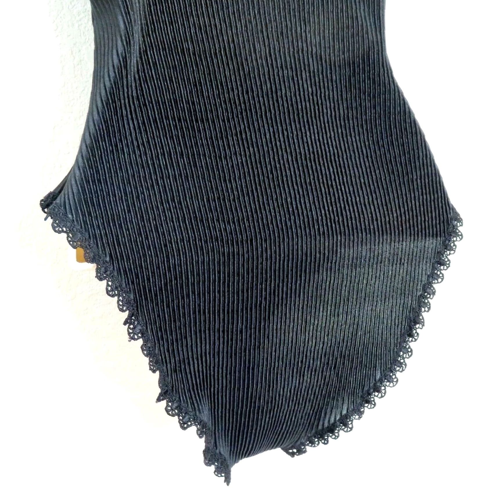 Vintage VINTAGE Maidenform Bodysuit Women 34 Style 94715 Pleated Elegance Spaghetti Strap Wireless Underwire N/A Black 1 Pack 90s Mens? Size XXS / US 00 / IT 34 - 6 Thumbnail