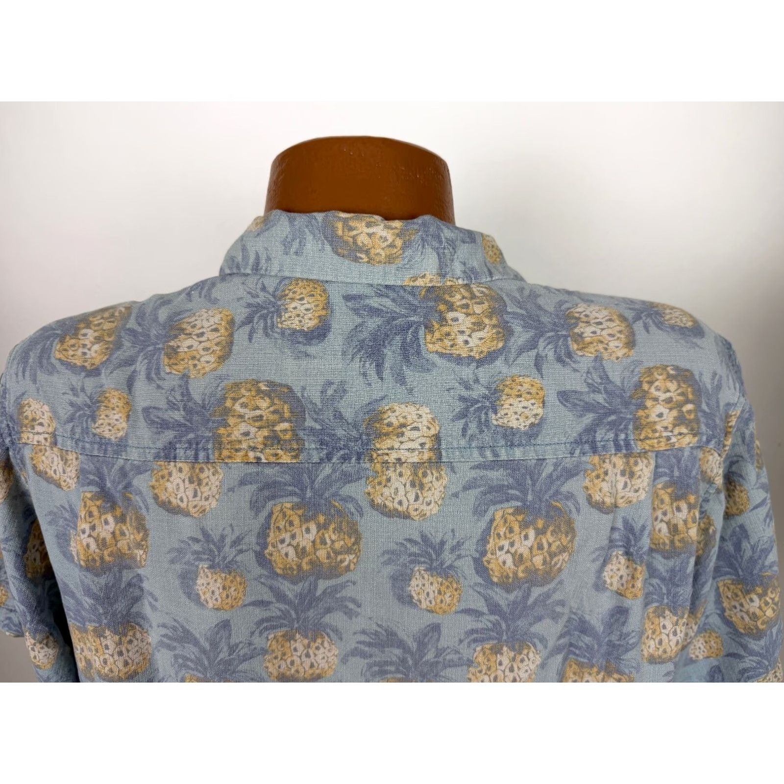 Tommy Bahama Tommy Bahama Shirt Men Medium Silk Hawaiian Camp Pineapple Beach Aloha Luau Blue Shirt Mens Medium Silk Hawaiian Beach Pineapple Size US M / EU 48-50 / 2 - 7 Thumbnail