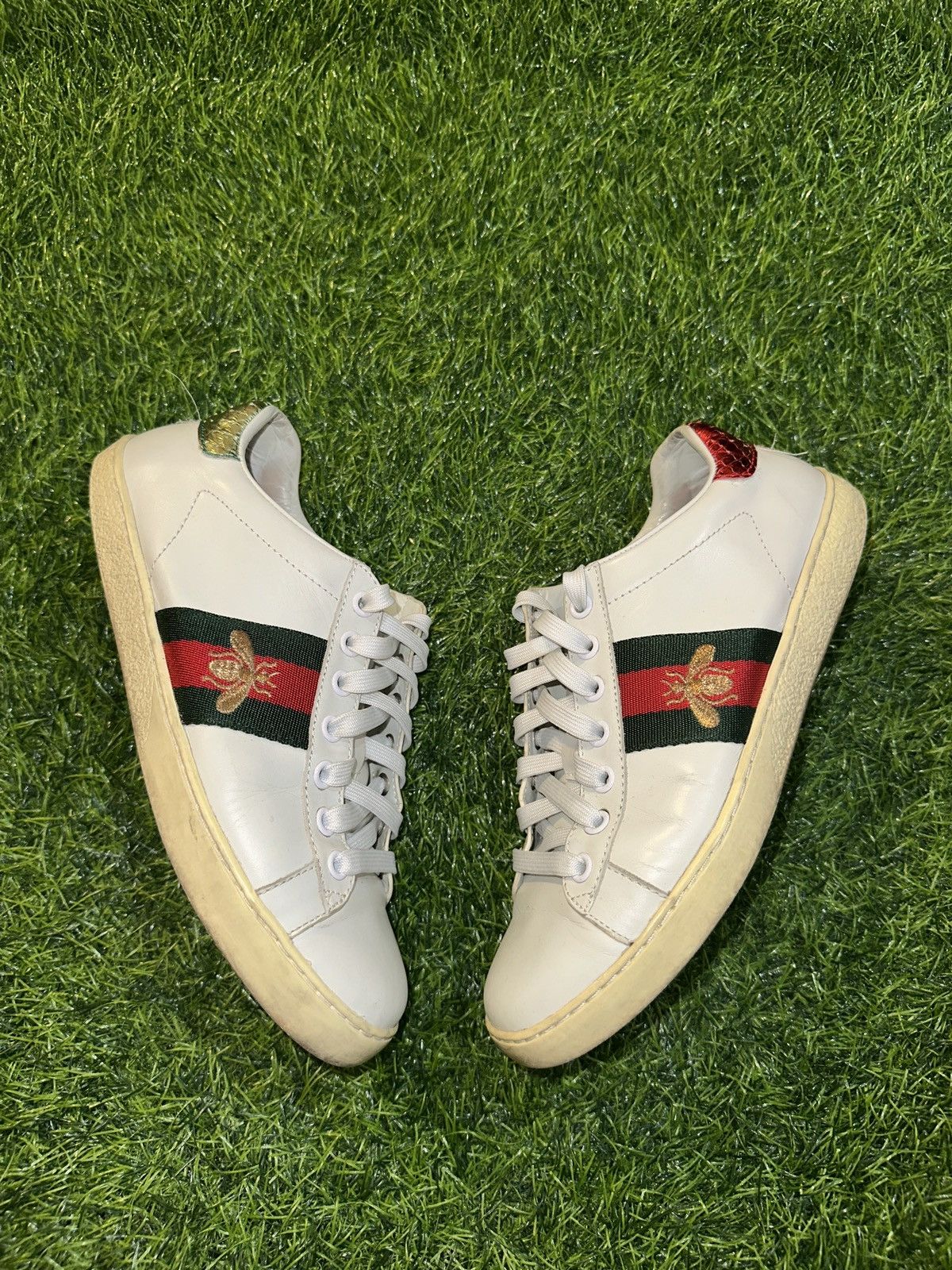 Gucci Gucci ace bee embroidered shoes size 36 Size US 6 / IT 36 - 2 Thumbnail